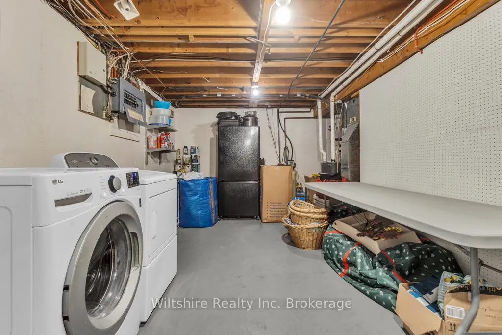 Photo 31 of 32 Devon Court, Tillsonburg — HOMEH
