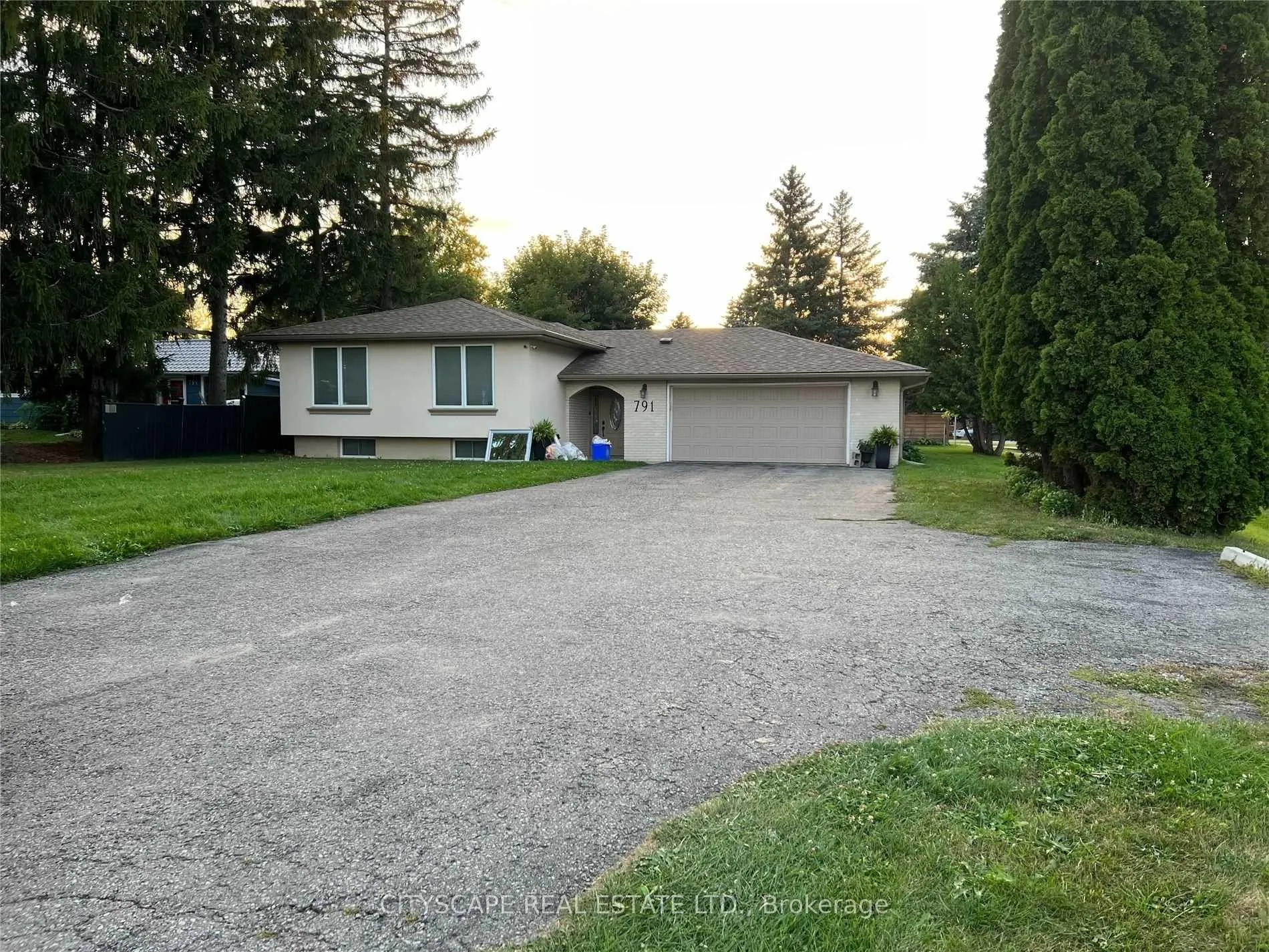 Photo 5 of 791 Essa Road, Barrie, Holly — HOMEH
