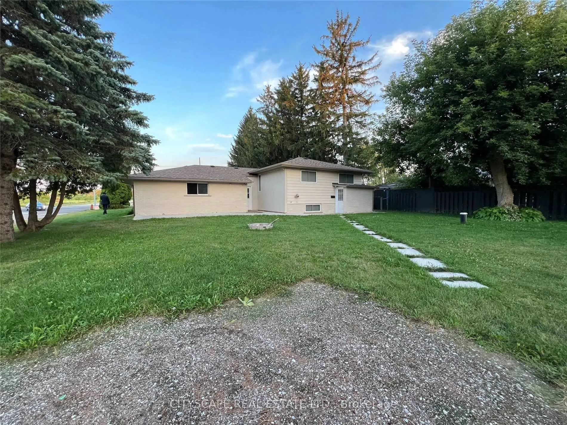 Photo 6 of 791 Essa Road, Barrie, Holly — HOMEH
