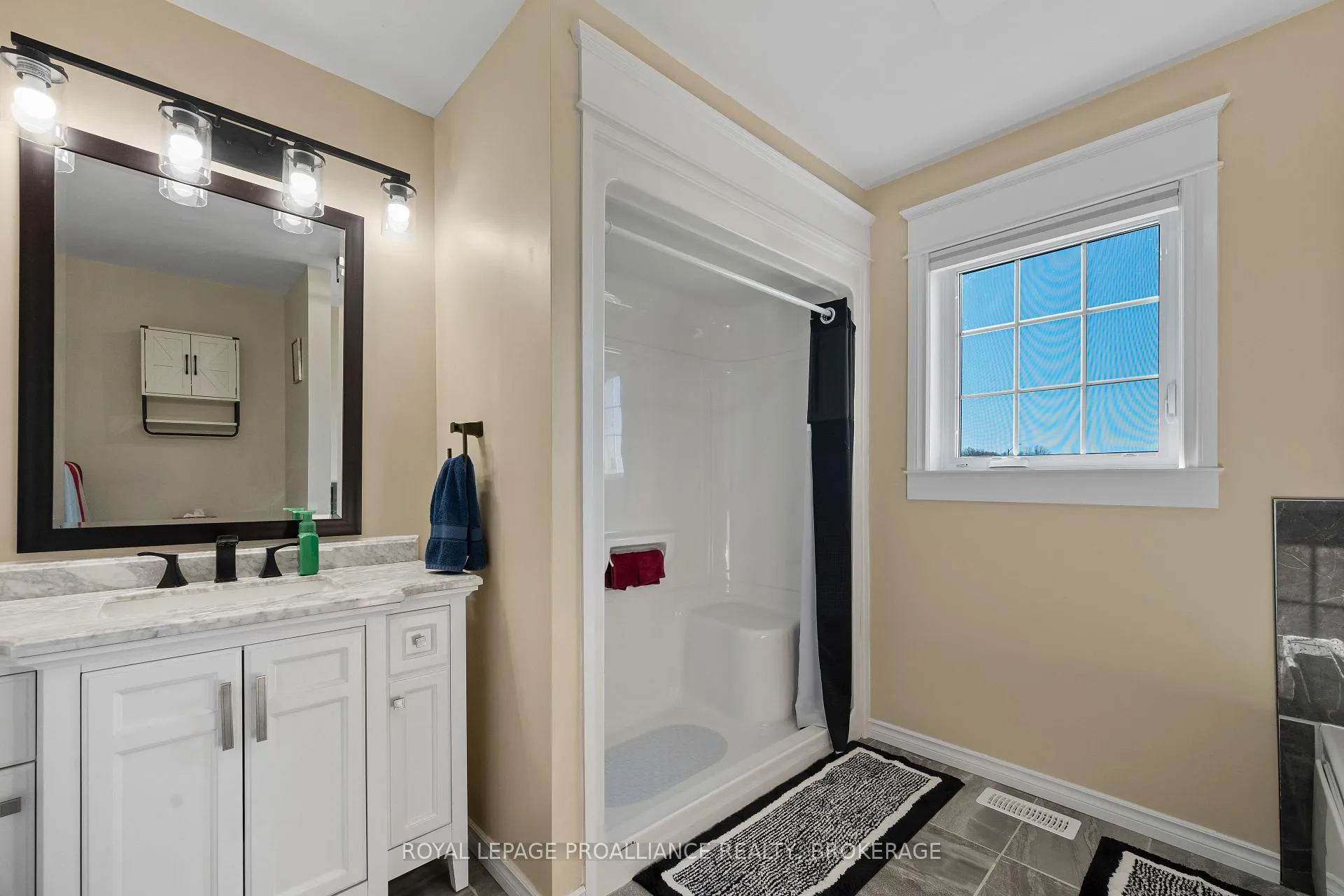 Photo 15 of 103 Hineman Street, Kingston, City North of 401 — HOMEH