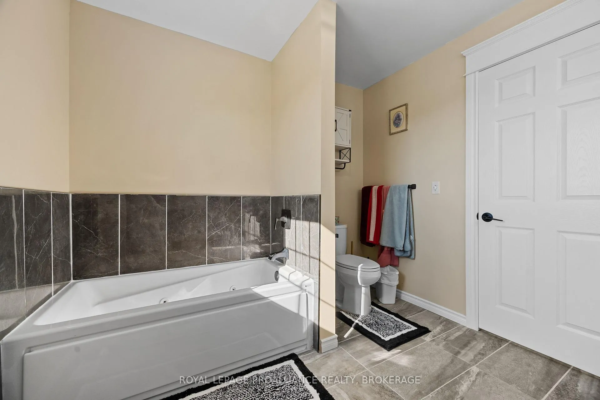 Photo 16 of 103 Hineman Street, Kingston, City North of 401 — HOMEH