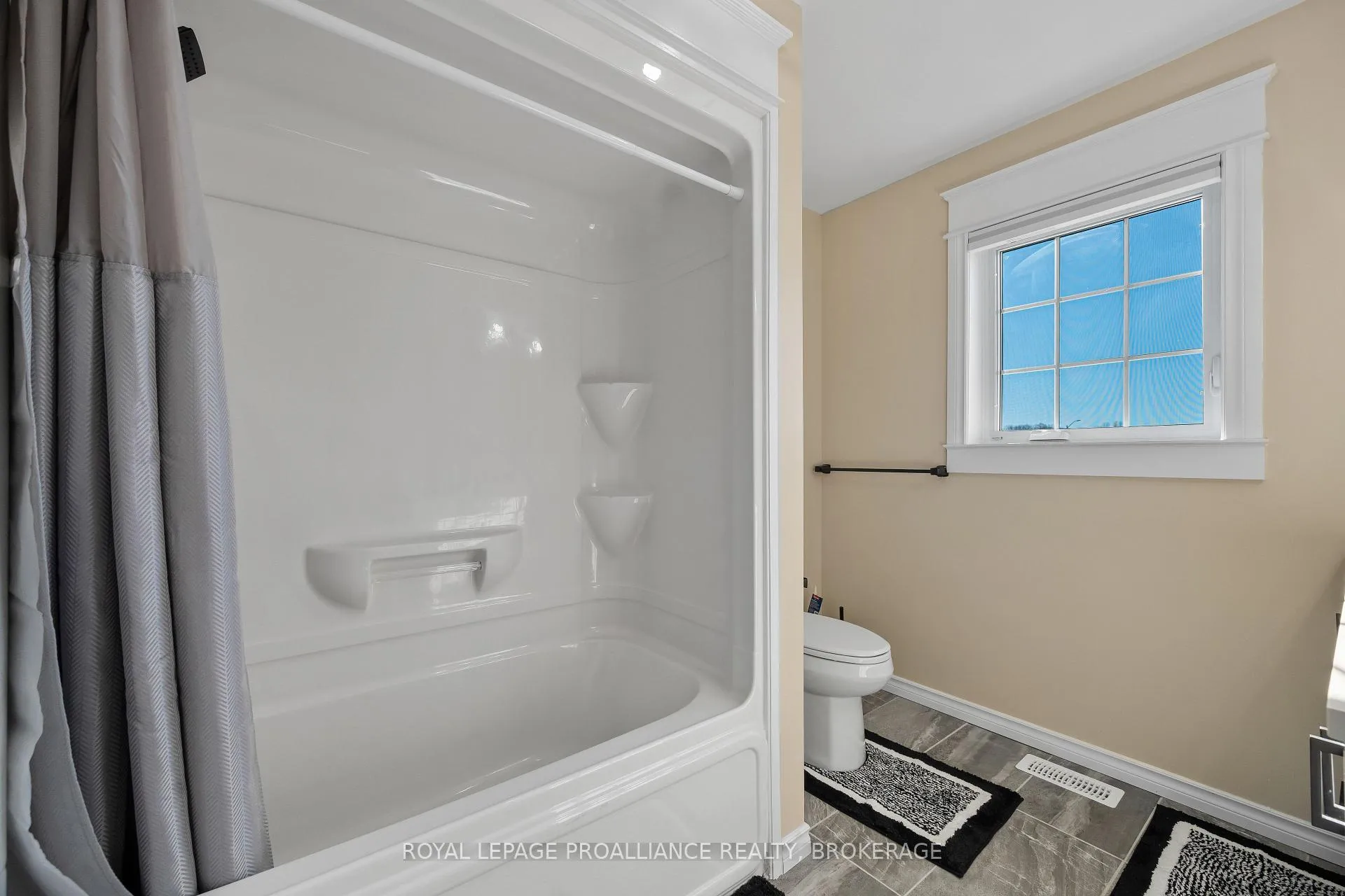 Photo 18 of 103 Hineman Street, Kingston, City North of 401 — HOMEH