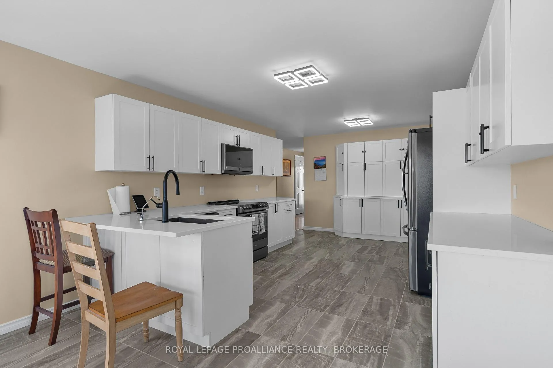 Photo 25 of 103 Hineman Street, Kingston, City North of 401 — HOMEH