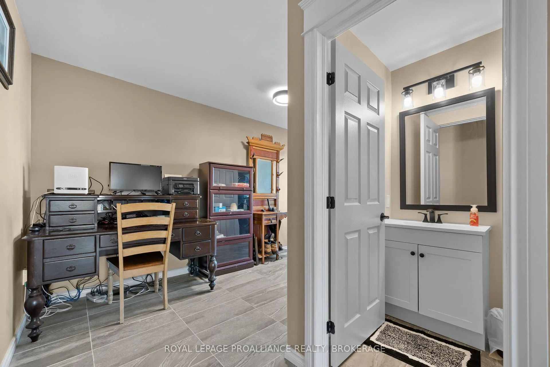 Photo 30 of 103 Hineman Street, Kingston, City North of 401 — HOMEH