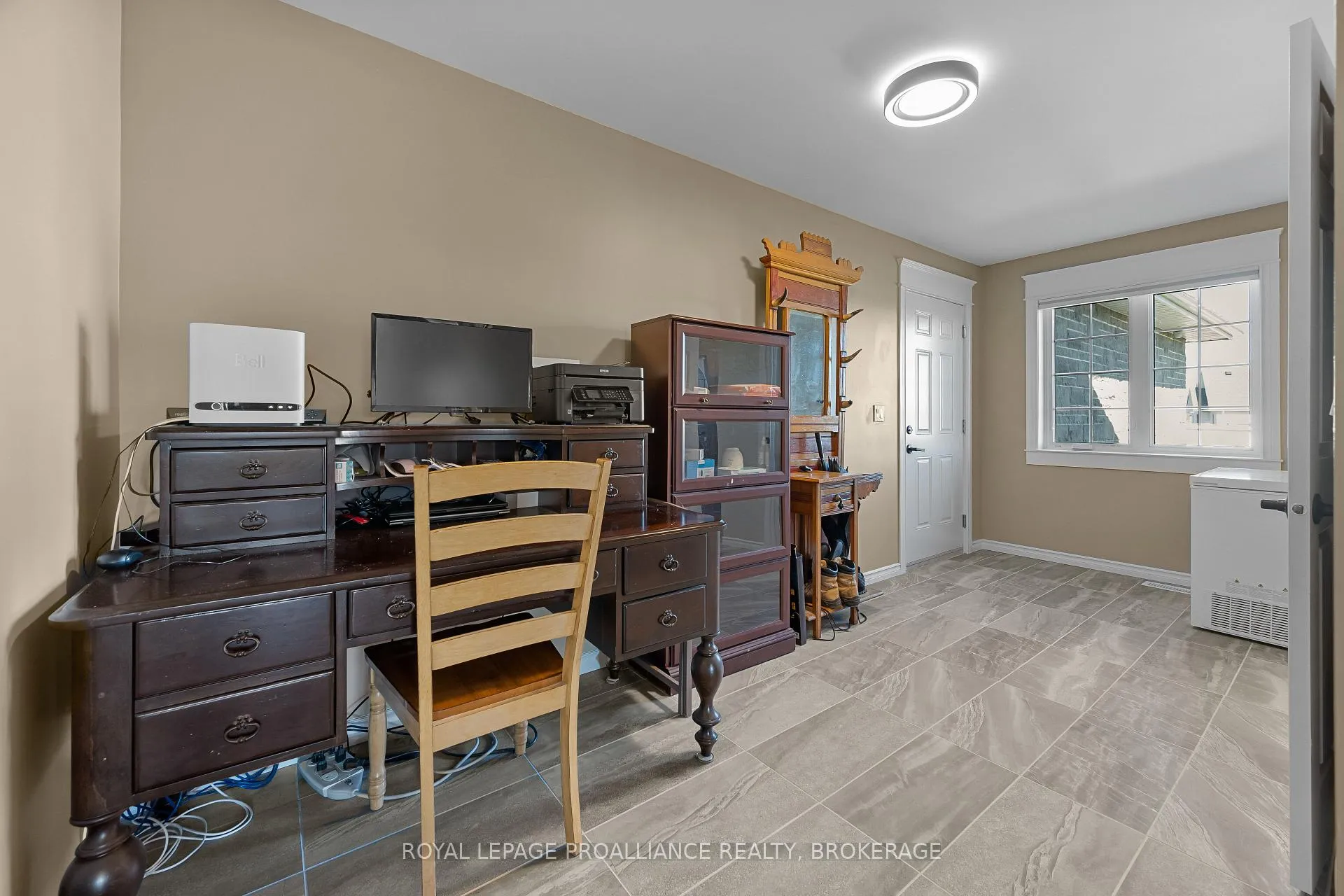 Photo 32 of 103 Hineman Street, Kingston, City North of 401 — HOMEH