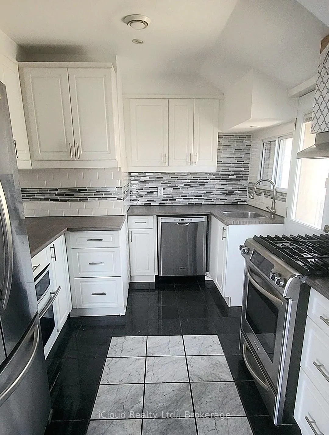 Photo 5 of 645 Beach Boulevard, Hamilton, Hamilton Beach — HOMEH