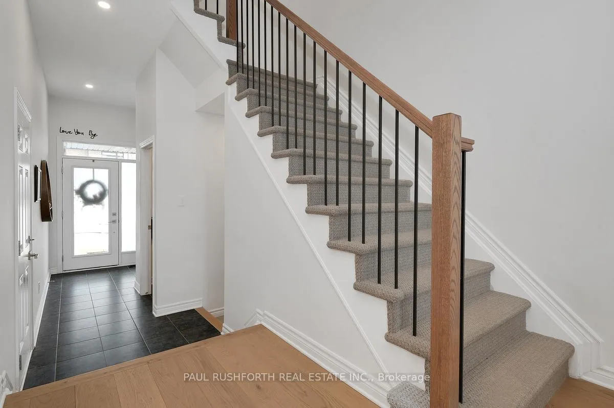 Photo 3 of 804 Chipping Circle, Ottawa, Riverside South/Gloucester Glen — HOMEH