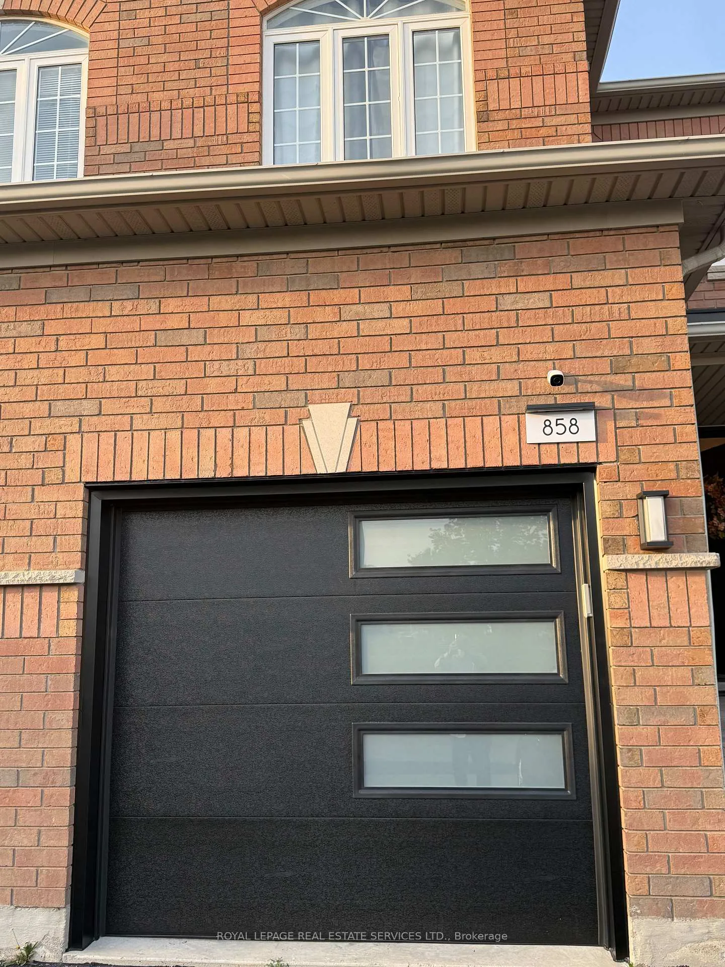 Photo 2 of Unit Bsmt, 858 Khan Crescent, Mississauga, East Credit — HOMEH