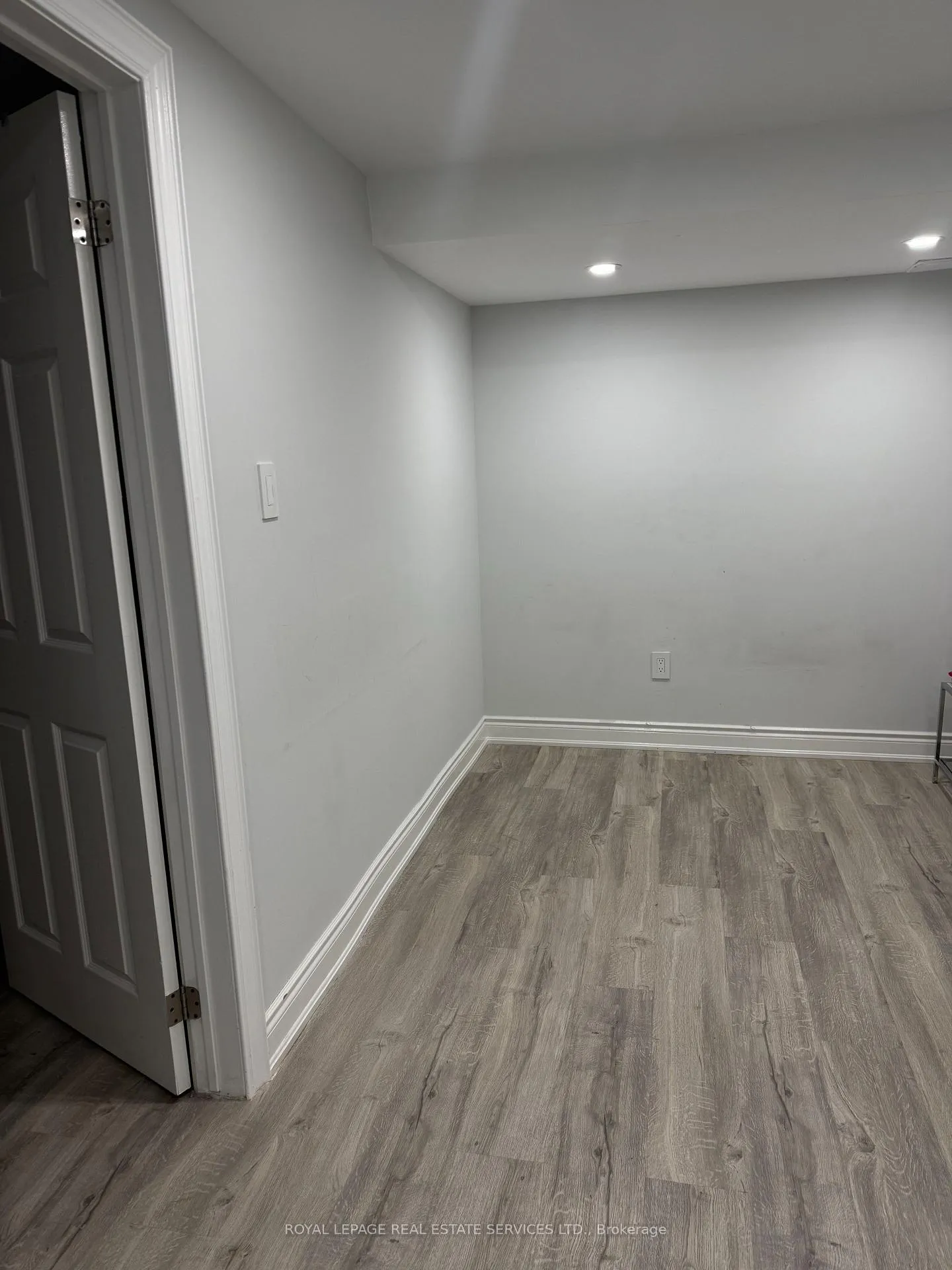 Photo 3 of Unit Bsmt, 858 Khan Crescent, Mississauga, East Credit — HOMEH