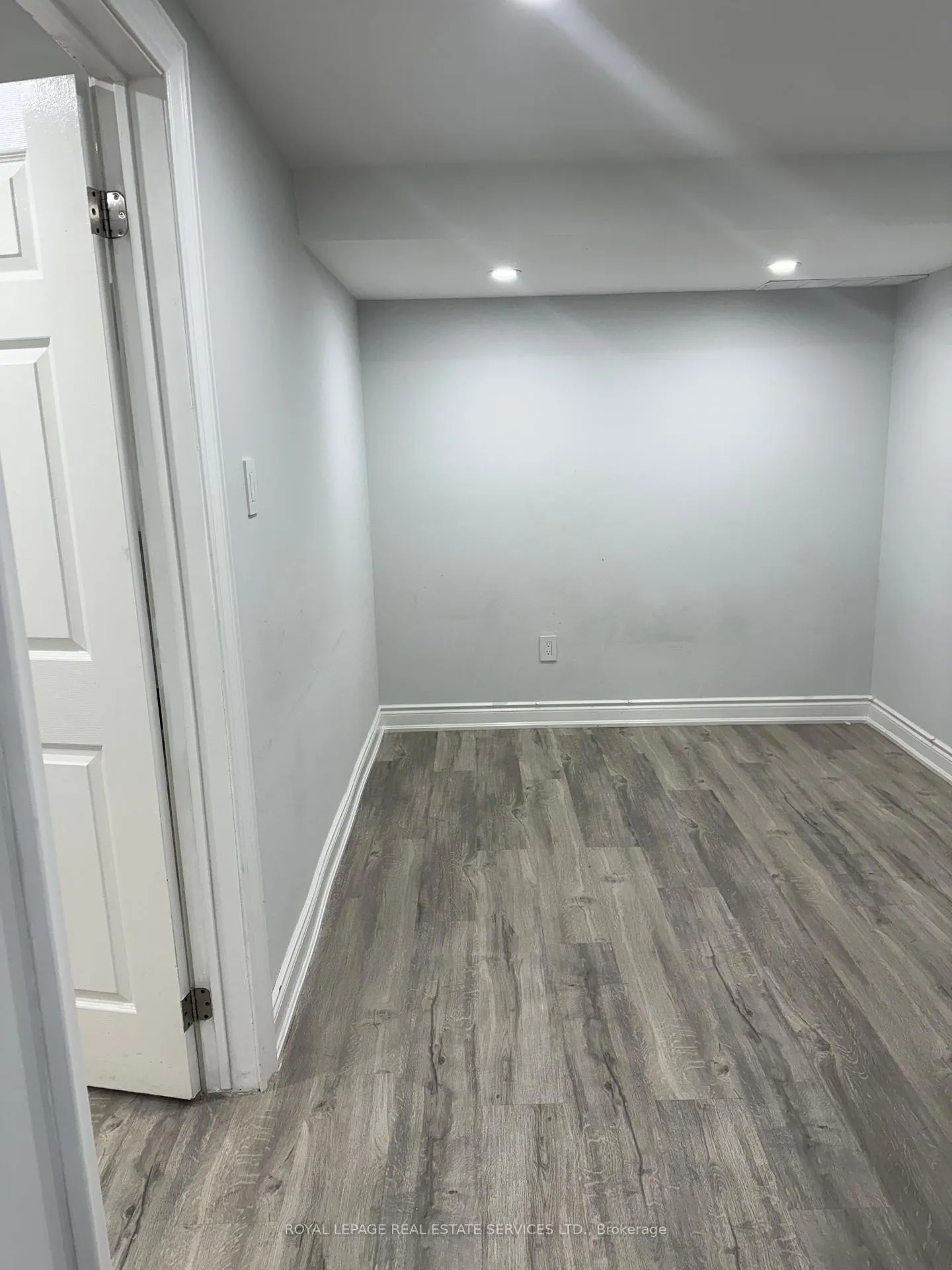 Photo 7 of Unit Bsmt, 858 Khan Crescent, Mississauga, East Credit — HOMEH