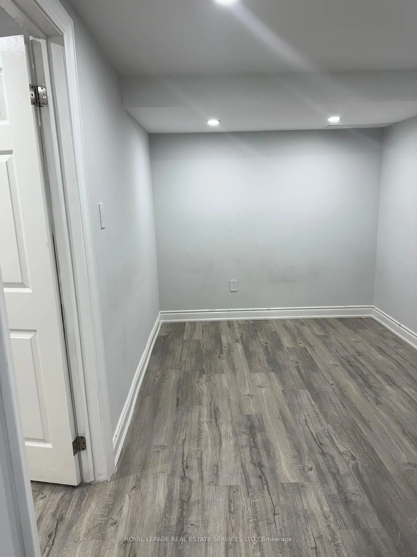 Photo 8 of Unit Bsmt, 858 Khan Crescent, Mississauga, East Credit — HOMEH