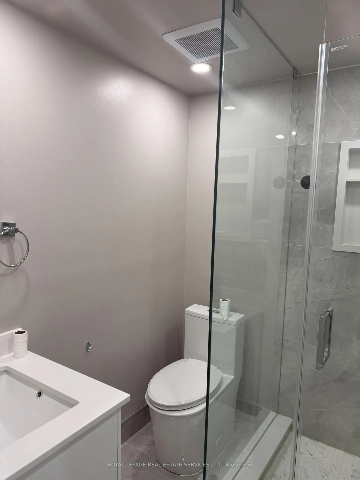 Photo 10 of Unit Bsmt, 858 Khan Crescent, Mississauga, East Credit — HOMEH