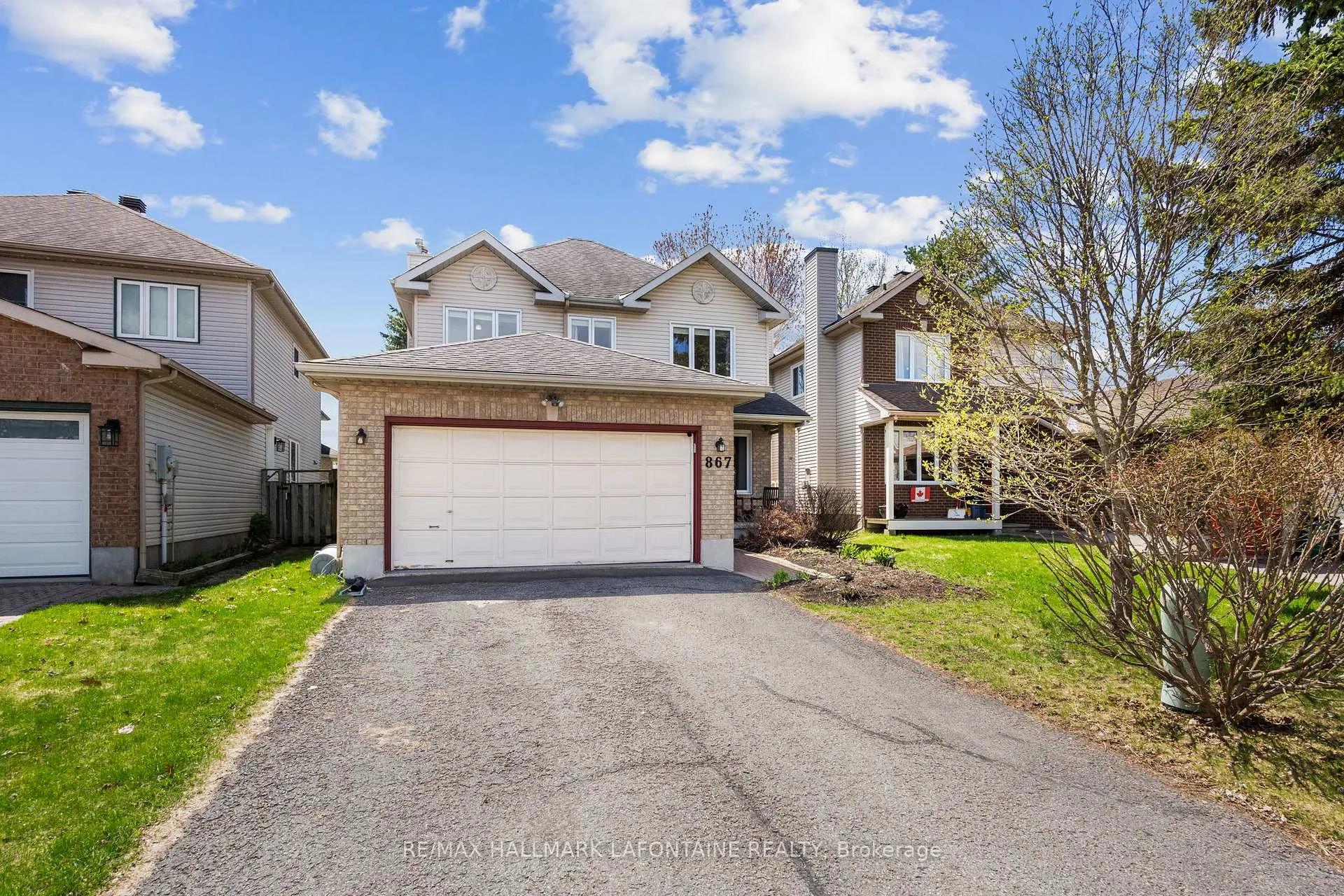 Front of 867 Clearcrest Crescent