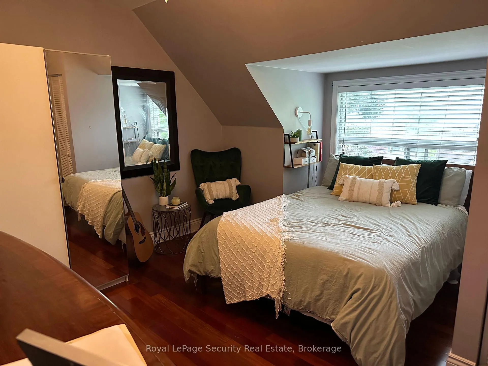 Photo 11 of Unit 2nd & 3rd Floor, 380 Crawford Street, Toronto, Trinity-Bellwoods — HOMEH
