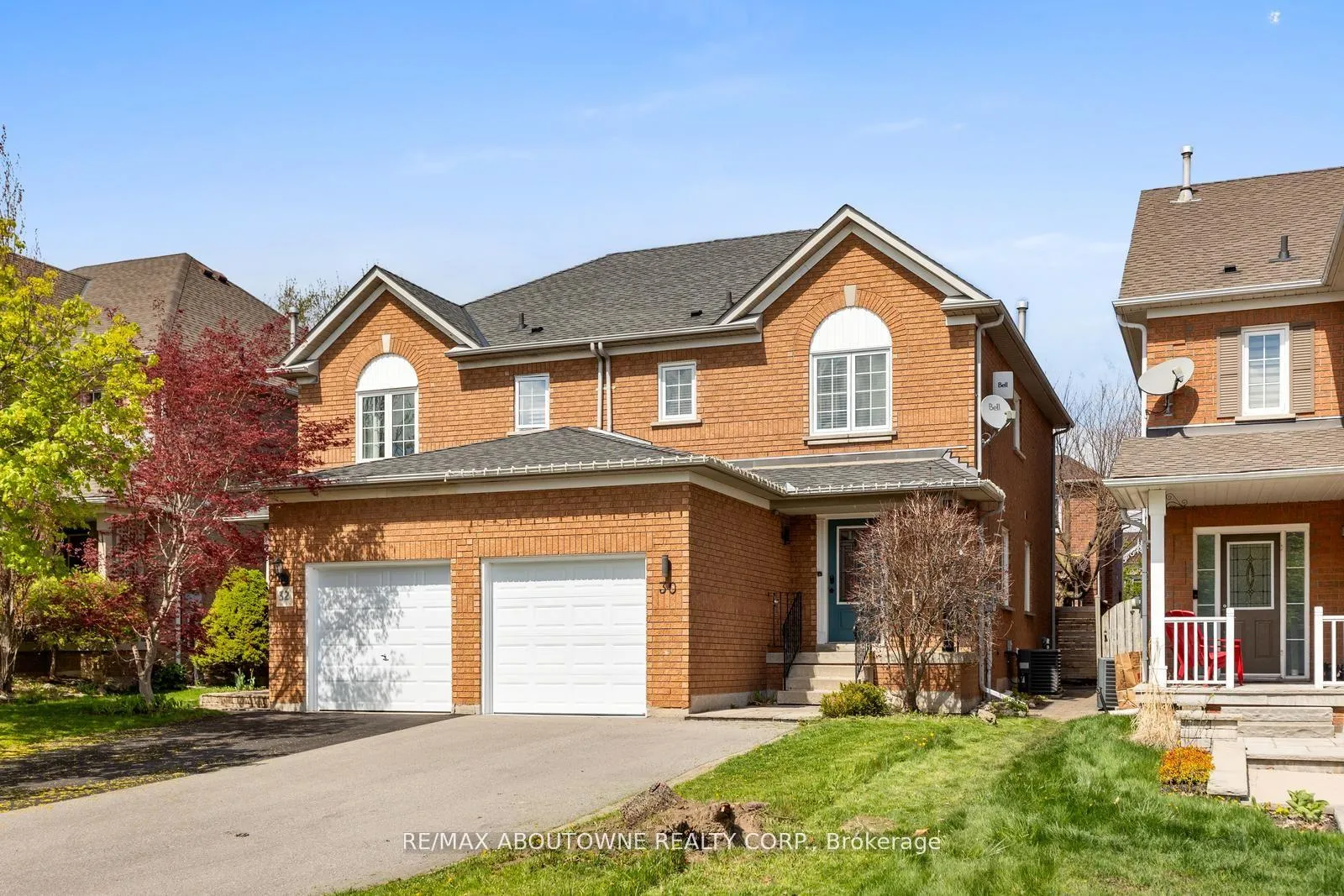 Photo 1 of 30 Harnesworth Crescent, Hamilton, Waterdown — HOMEH