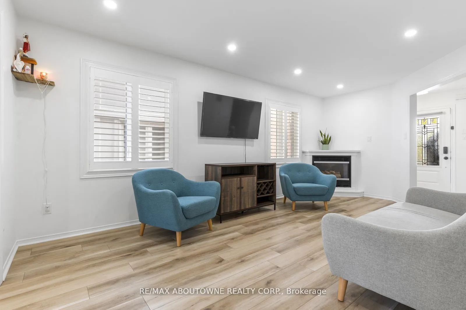 Photo 9 of 30 Harnesworth Crescent, Hamilton, Waterdown — HOMEH