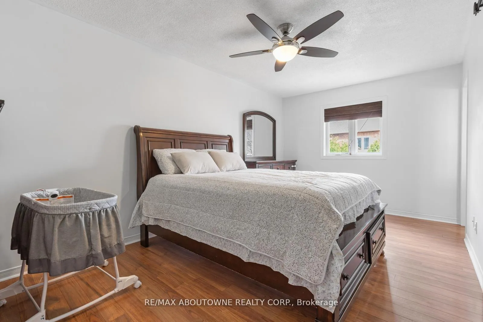 Photo 17 of 30 Harnesworth Crescent, Hamilton, Waterdown — HOMEH
