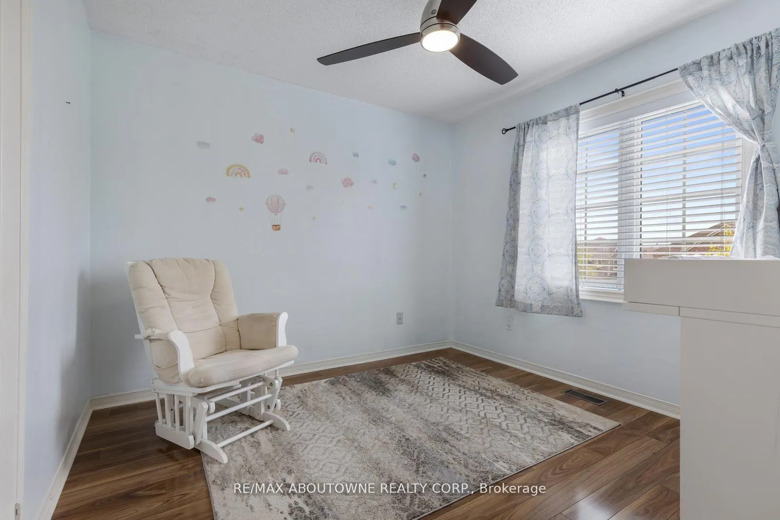 Photo 20 of 30 Harnesworth Crescent, Hamilton, Waterdown — HOMEH