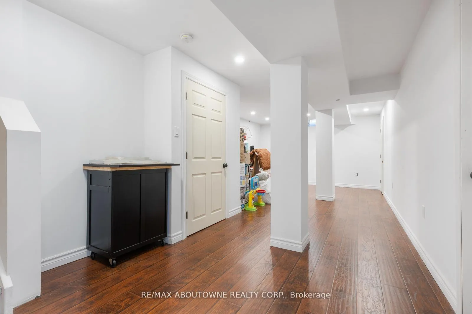 Photo 24 of 30 Harnesworth Crescent, Hamilton, Waterdown — HOMEH