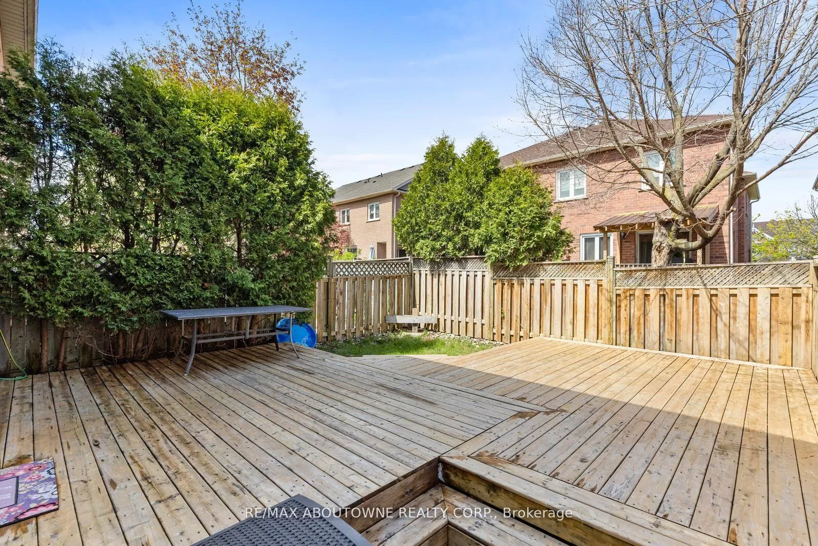 Photo 28 of 30 Harnesworth Crescent, Hamilton, Waterdown — HOMEH