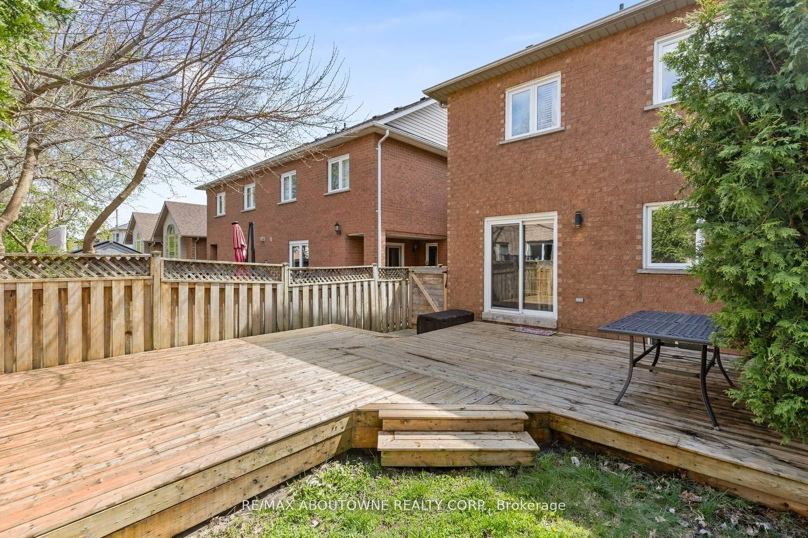 Photo 29 of 30 Harnesworth Crescent, Hamilton, Waterdown — HOMEH