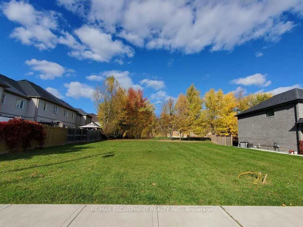 Photo 4 of 92 Gowland Drive, Hamilton, Binbrook — HOMEH