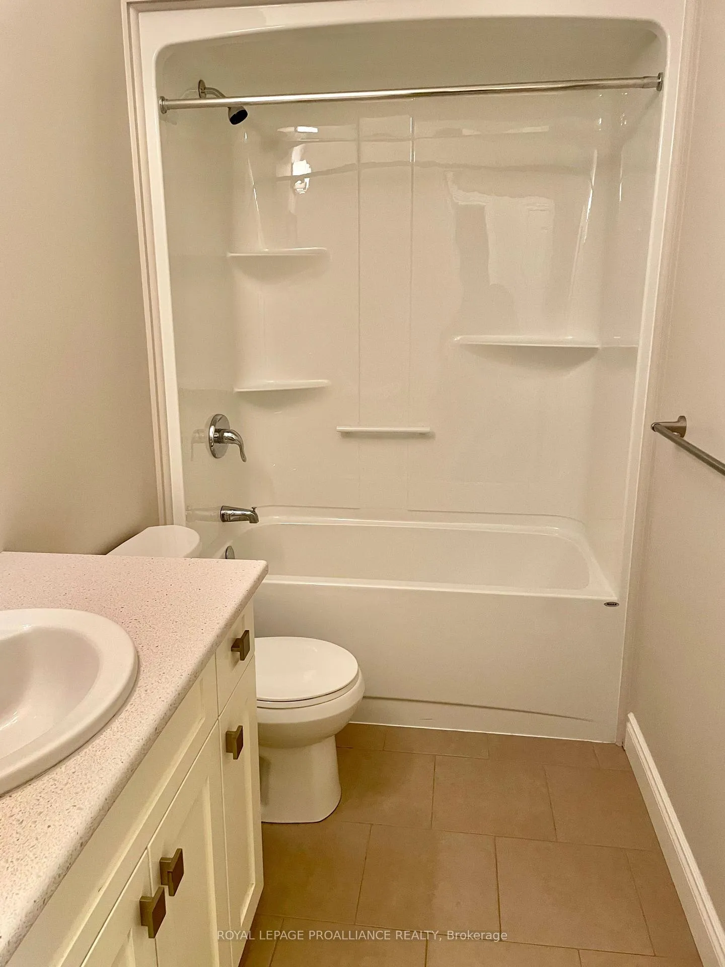 Photo 8 of 21 Stonecrest Boulevard, Quinte West, Sidney Ward — HOMEH