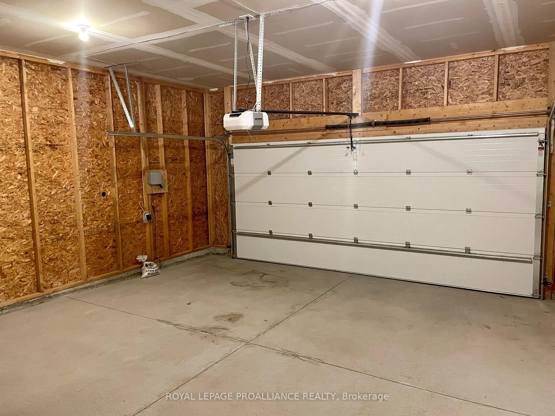 Photo 10 of 21 Stonecrest Boulevard, Quinte West, Sidney Ward — HOMEH