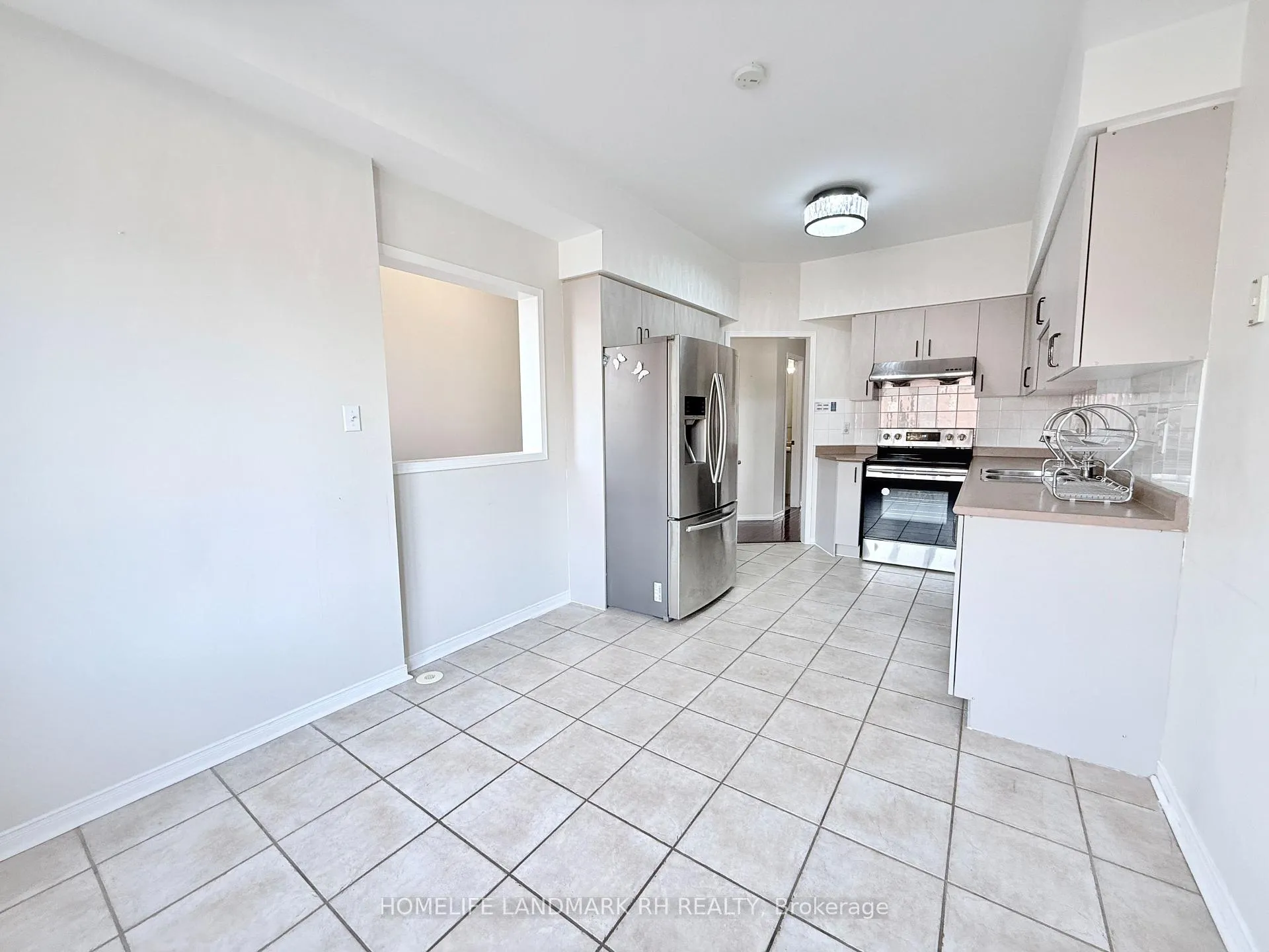 Photo 6 of 5 Coburg Crescent, Richmond Hill, Langstaff — HOMEH