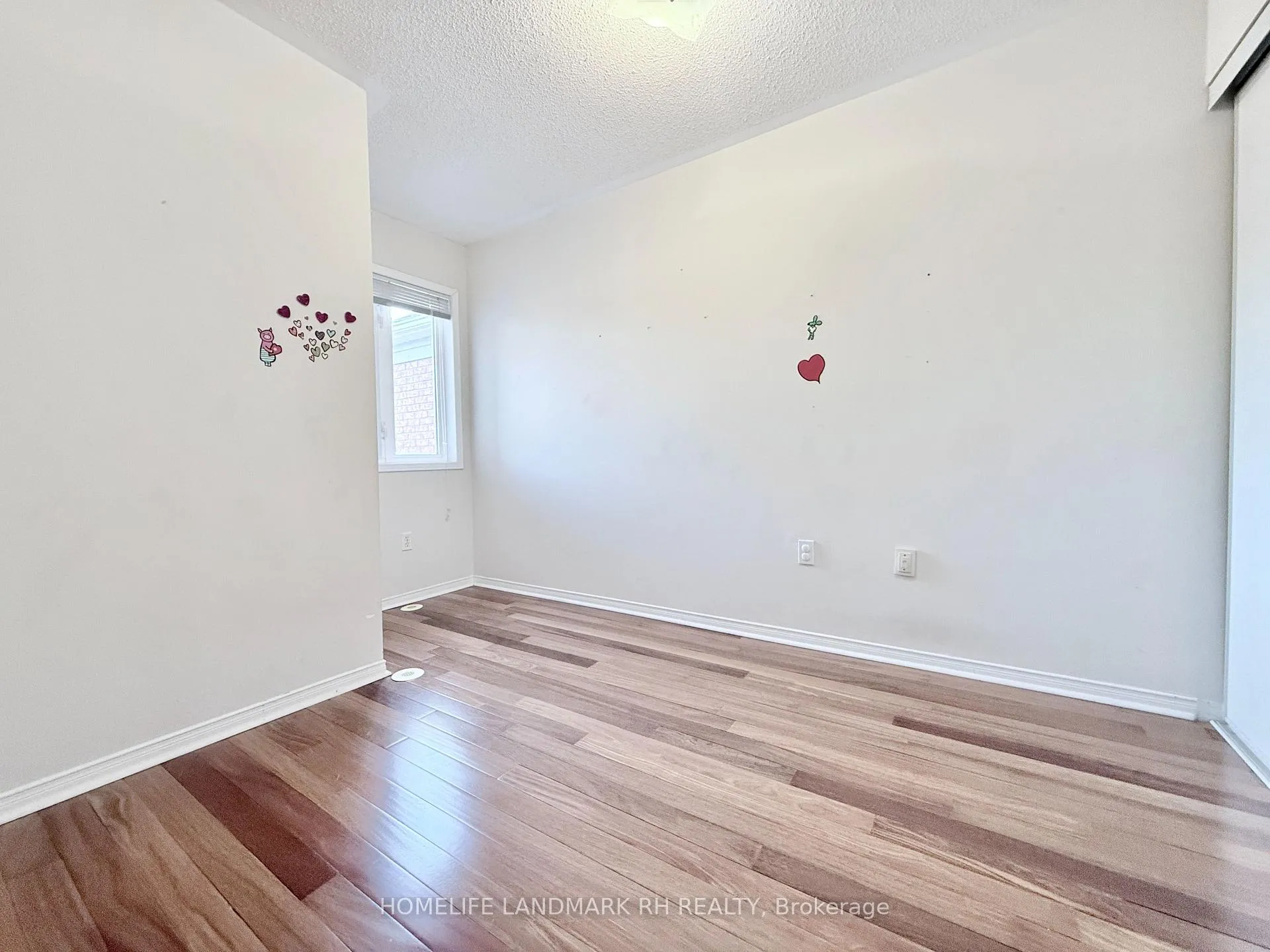 Photo 12 of 5 Coburg Crescent, Richmond Hill, Langstaff — HOMEH