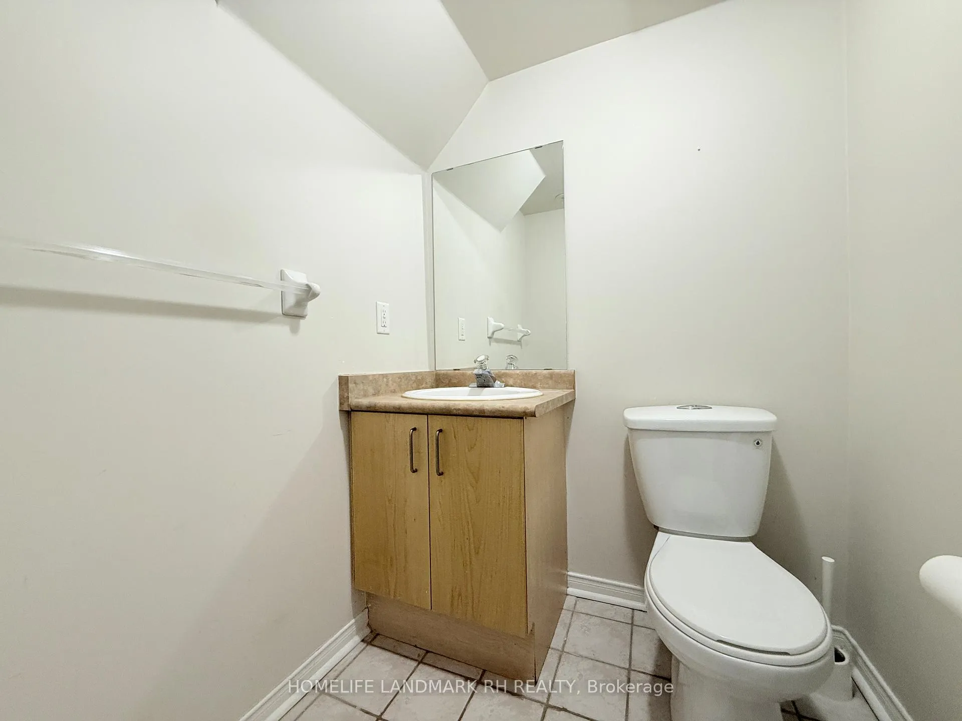 Photo 14 of 5 Coburg Crescent, Richmond Hill, Langstaff — HOMEH