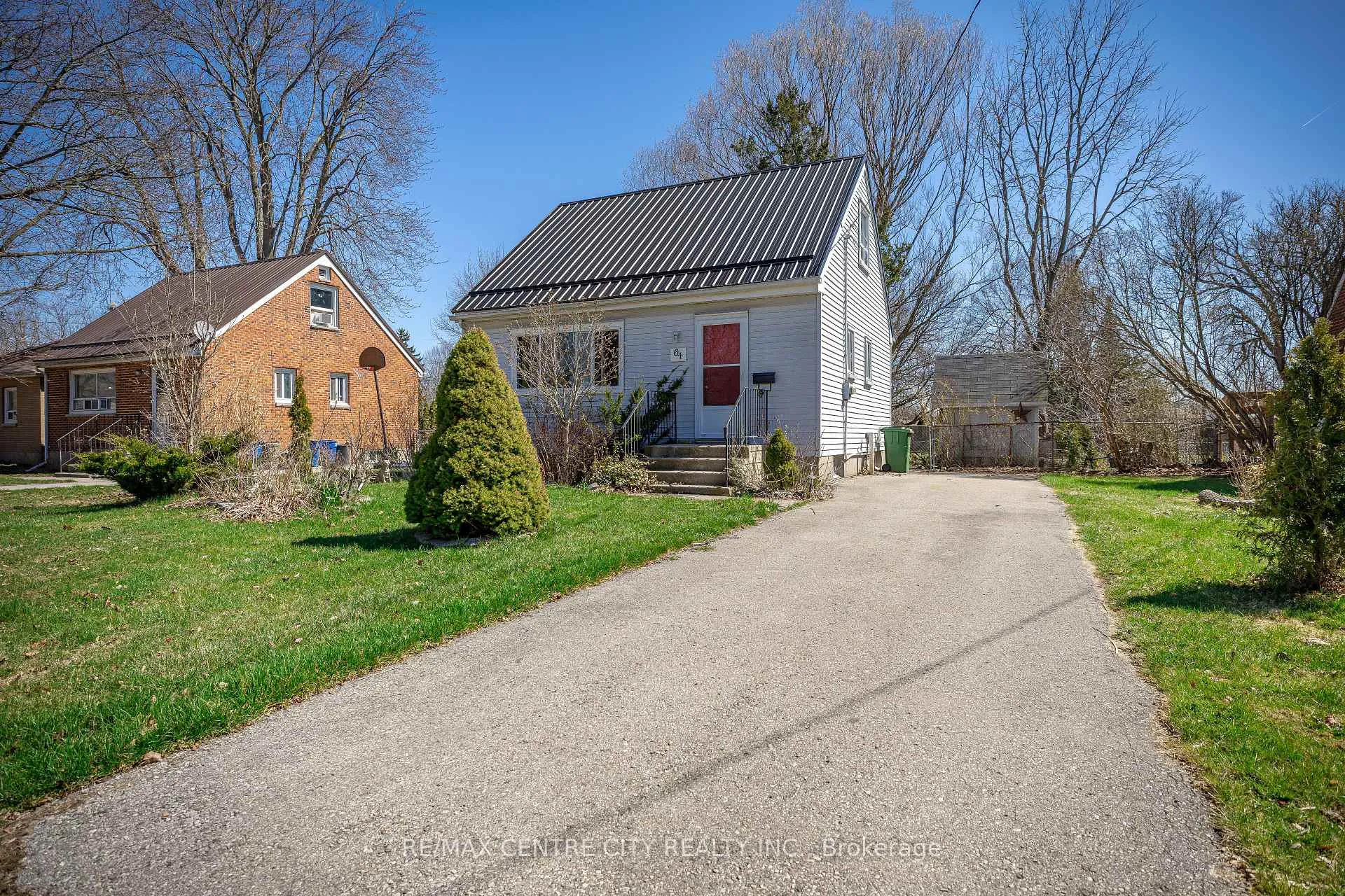 Photo 2 of 64 Dunkirk Drive, St. Thomas — HOMEH