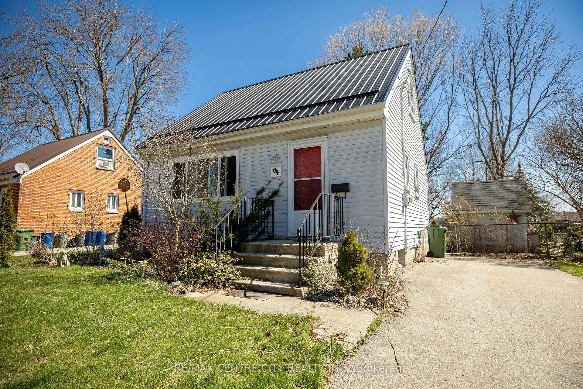 Photo 3 of 64 Dunkirk Drive, St. Thomas — HOMEH