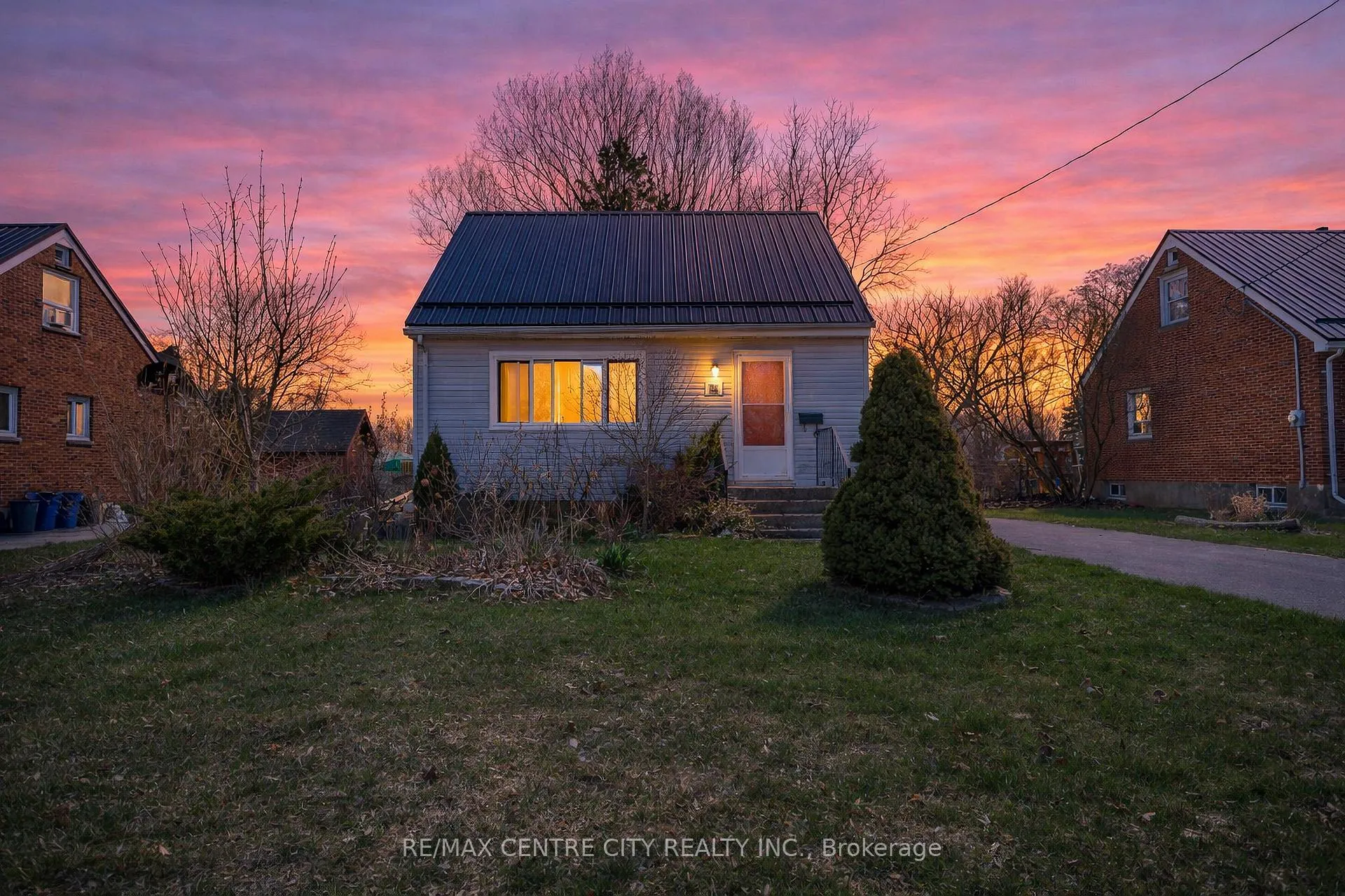 Photo 4 of 64 Dunkirk Drive, St. Thomas — HOMEH