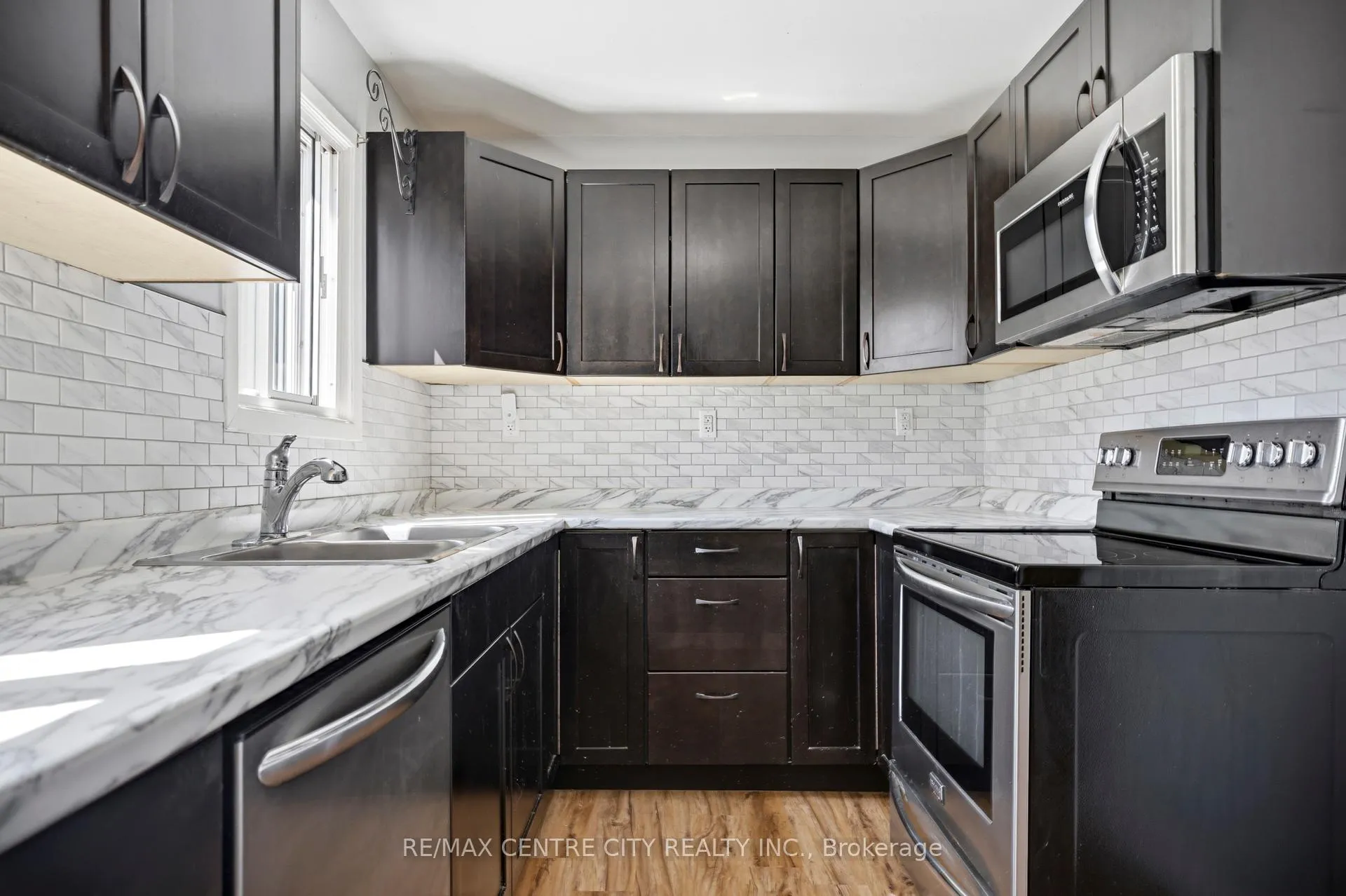 Photo 8 of 64 Dunkirk Drive, St. Thomas — HOMEH