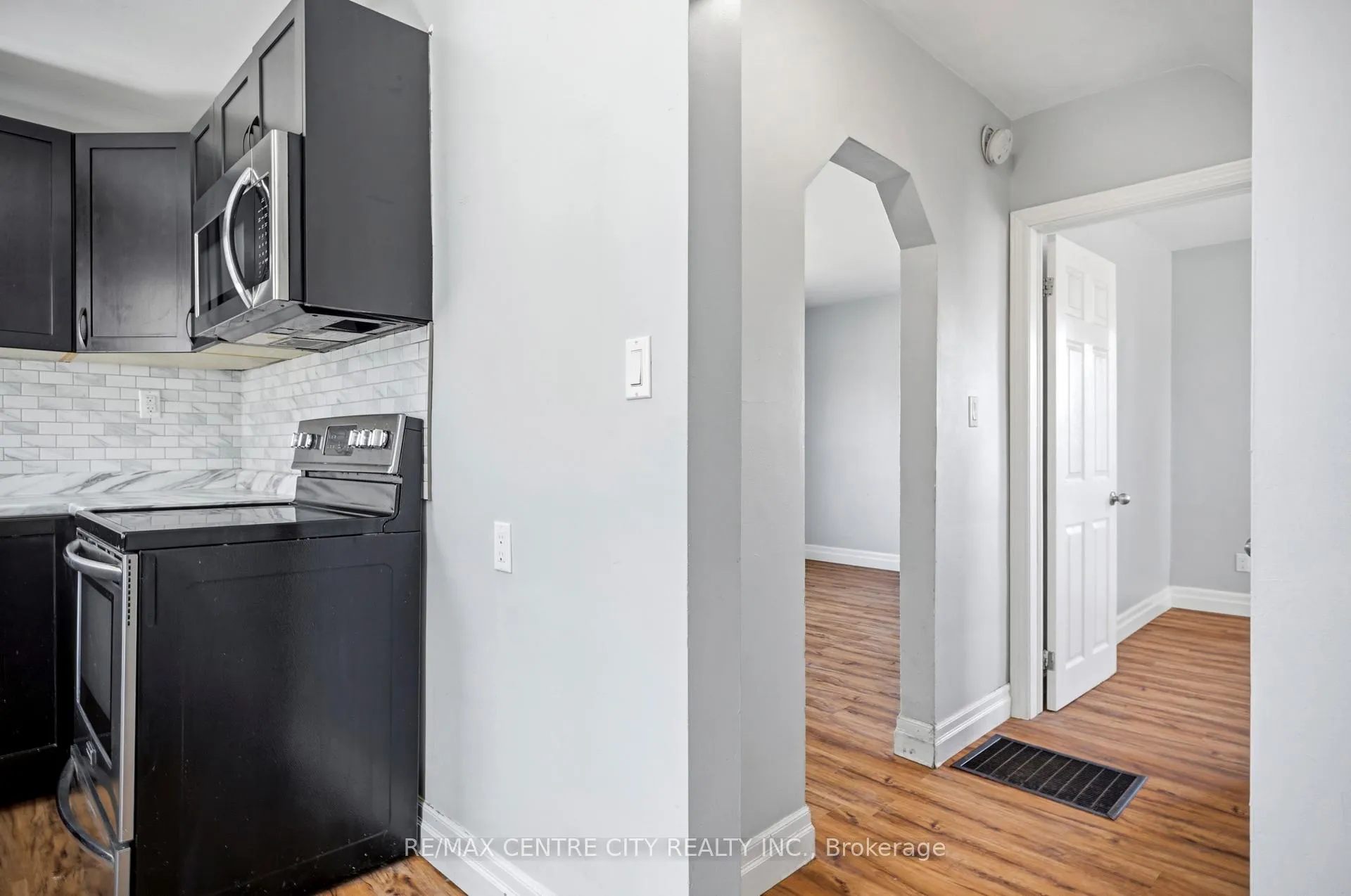 Photo 10 of 64 Dunkirk Drive, St. Thomas — HOMEH