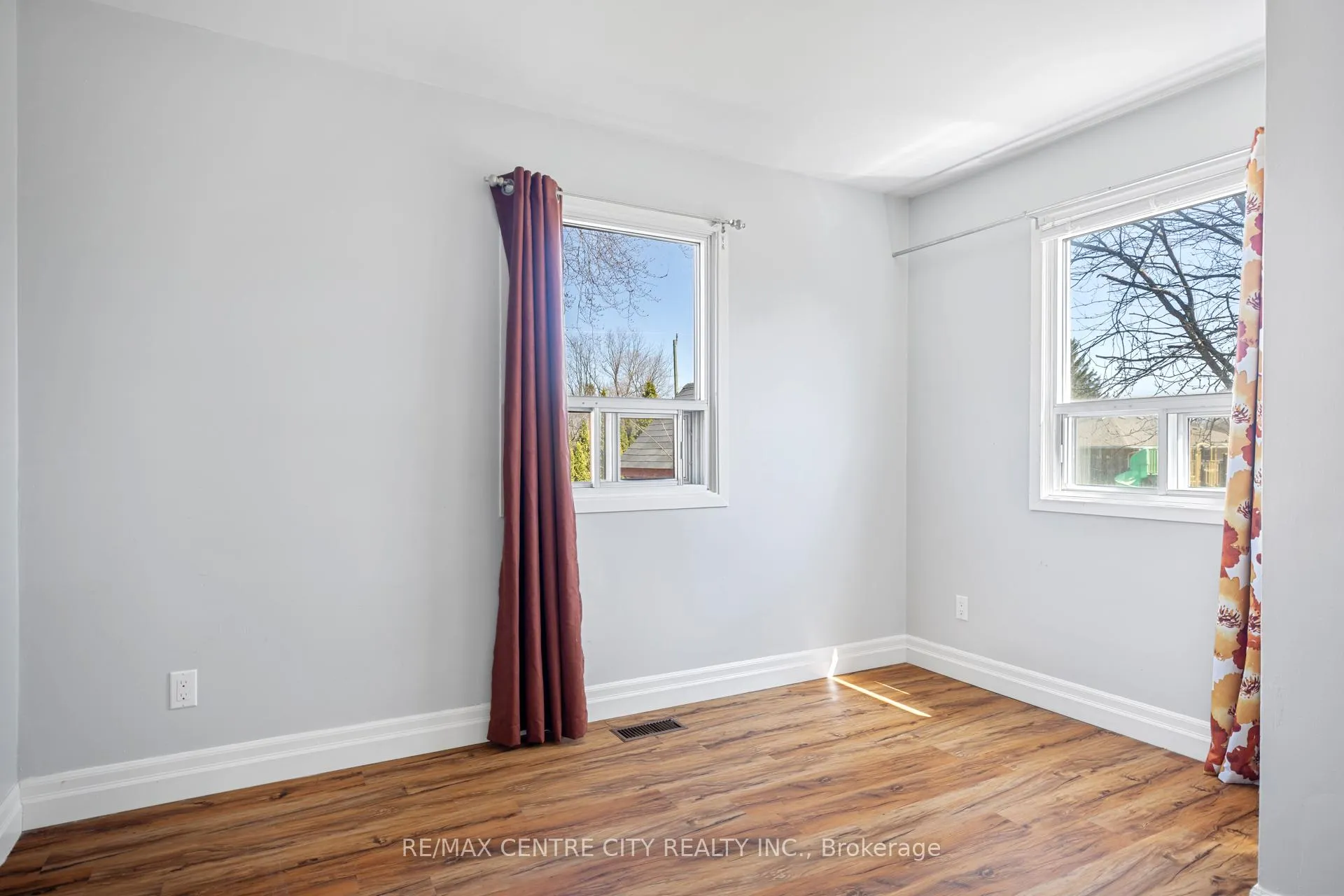 Photo 11 of 64 Dunkirk Drive, St. Thomas — HOMEH