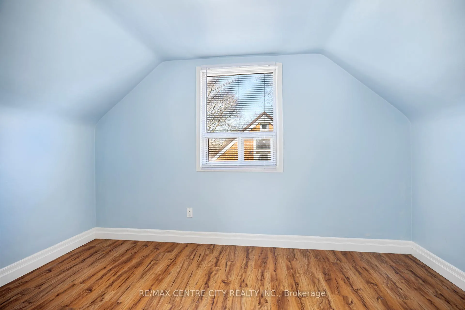Photo 14 of 64 Dunkirk Drive, St. Thomas — HOMEH