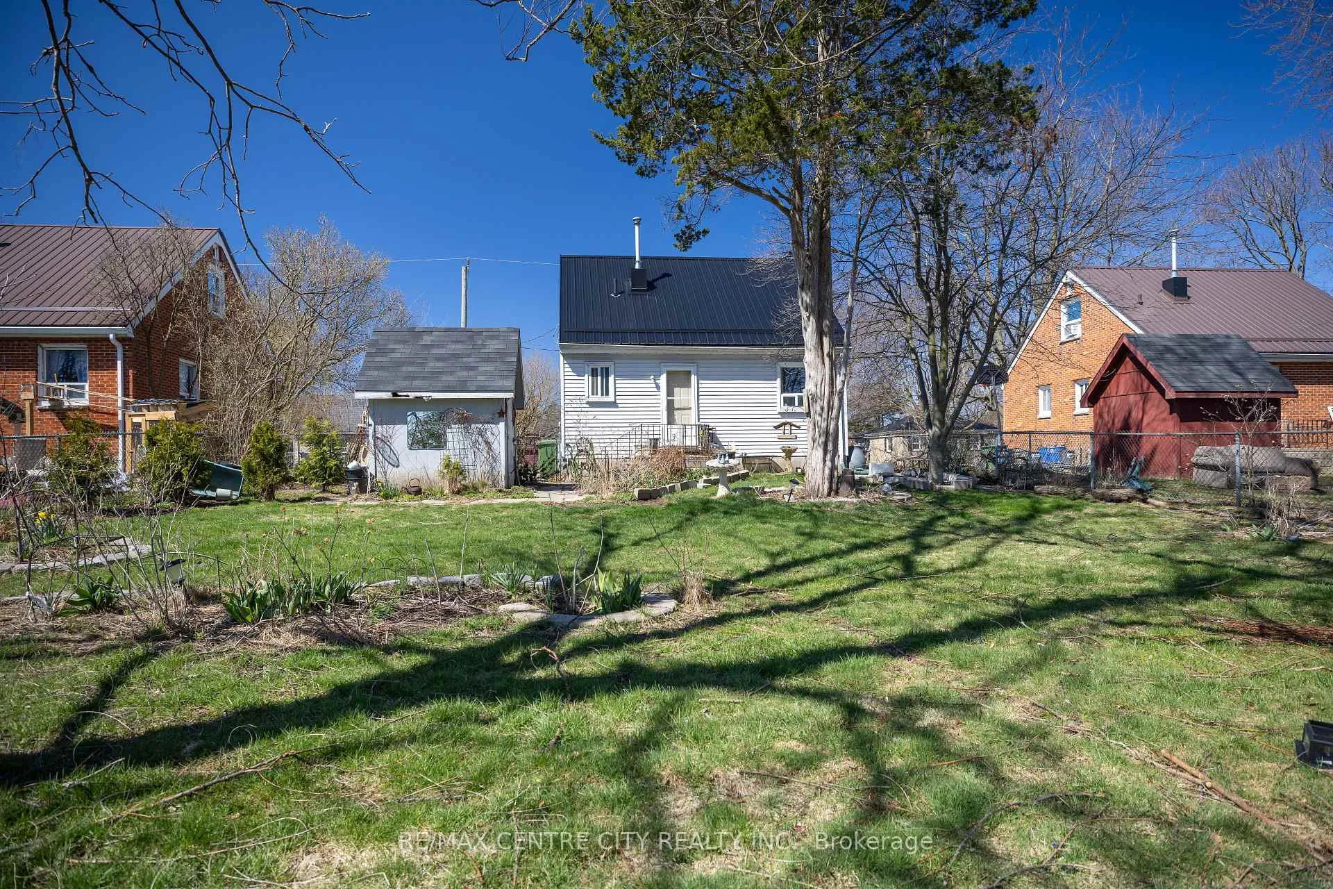 Photo 19 of 64 Dunkirk Drive, St. Thomas — HOMEH