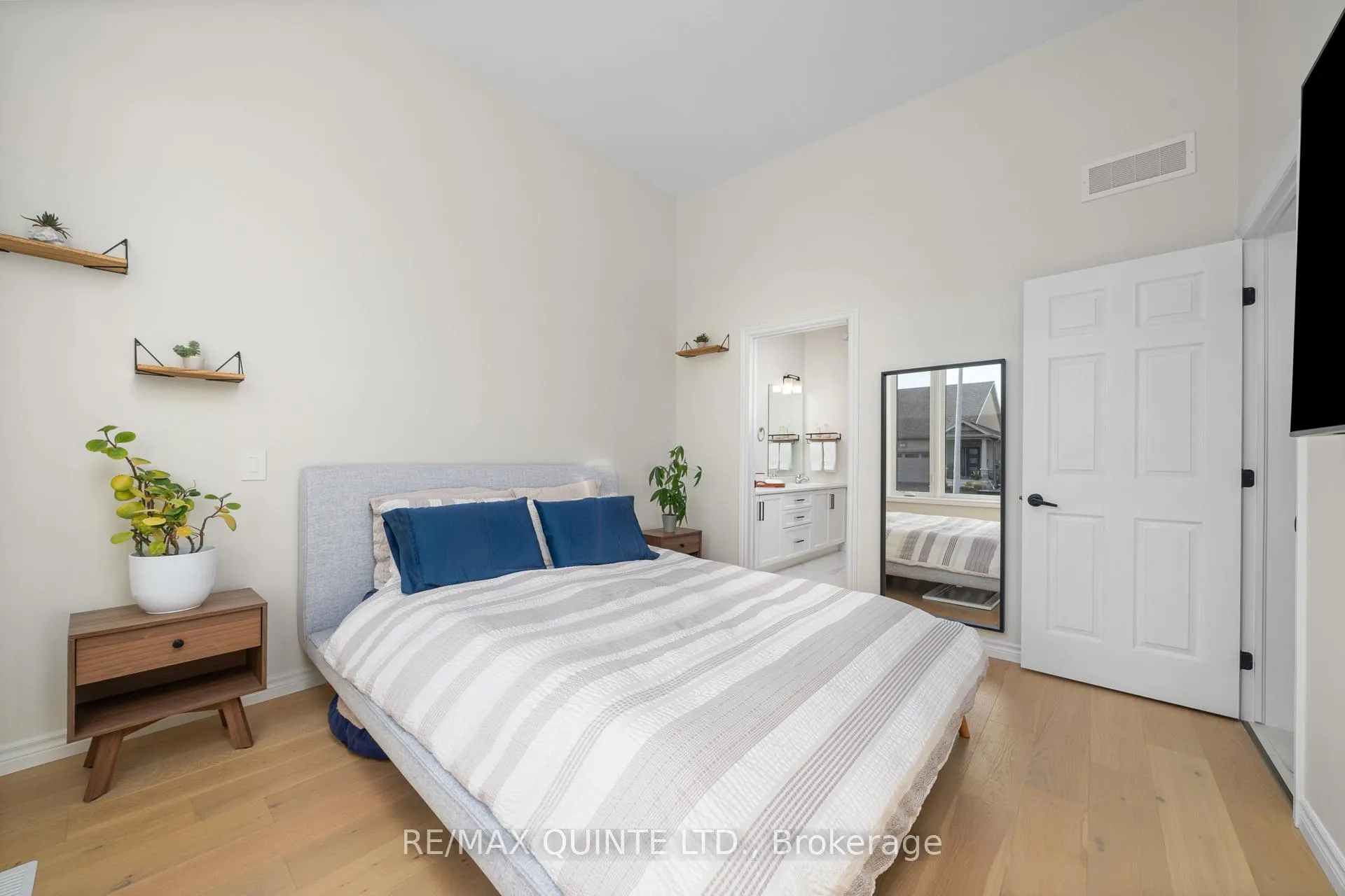 Photo 17 of 63 Athabaska Drive, Belleville, Thurlow Ward — HOMEH