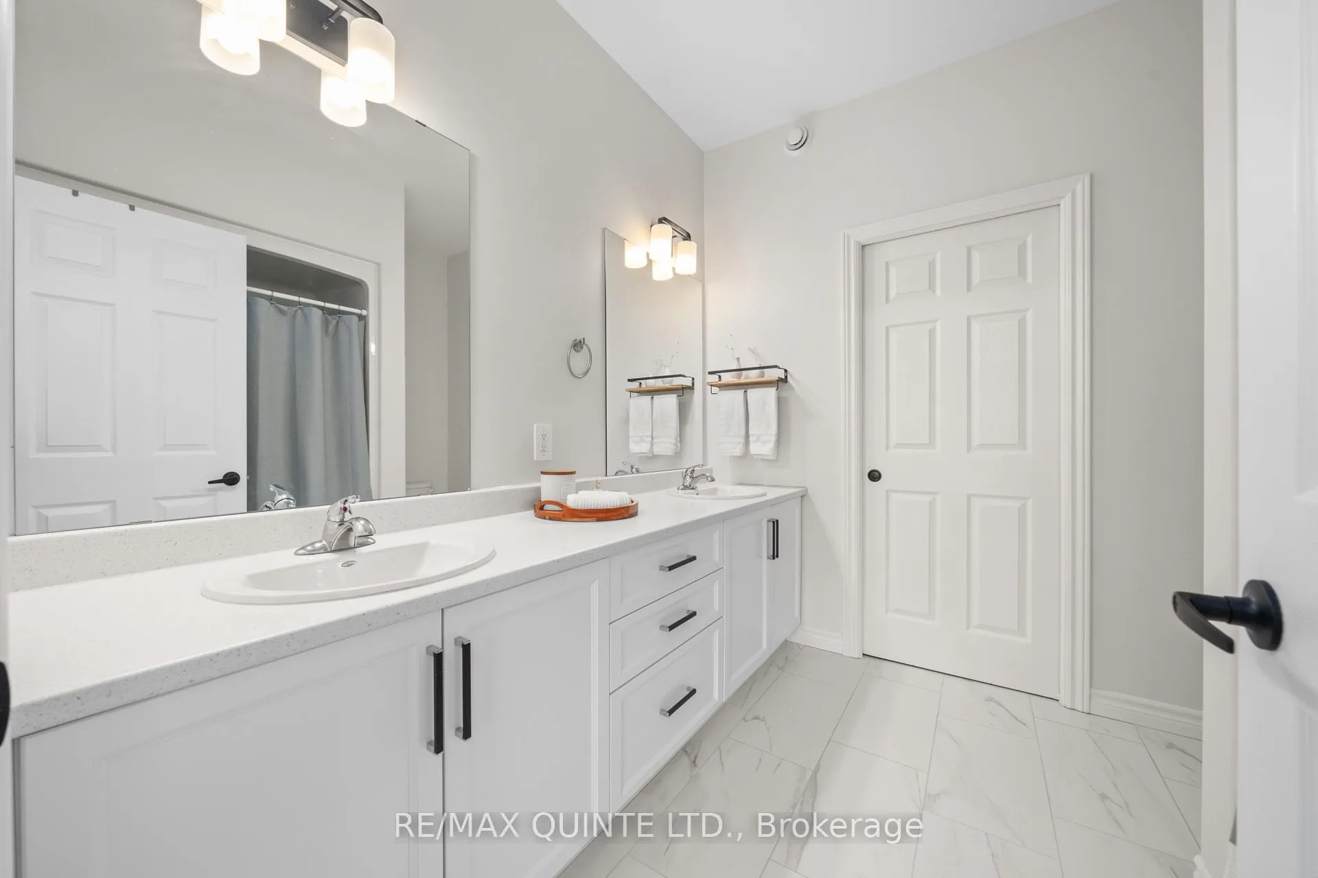 Photo 21 of 63 Athabaska Drive, Belleville, Thurlow Ward — HOMEH