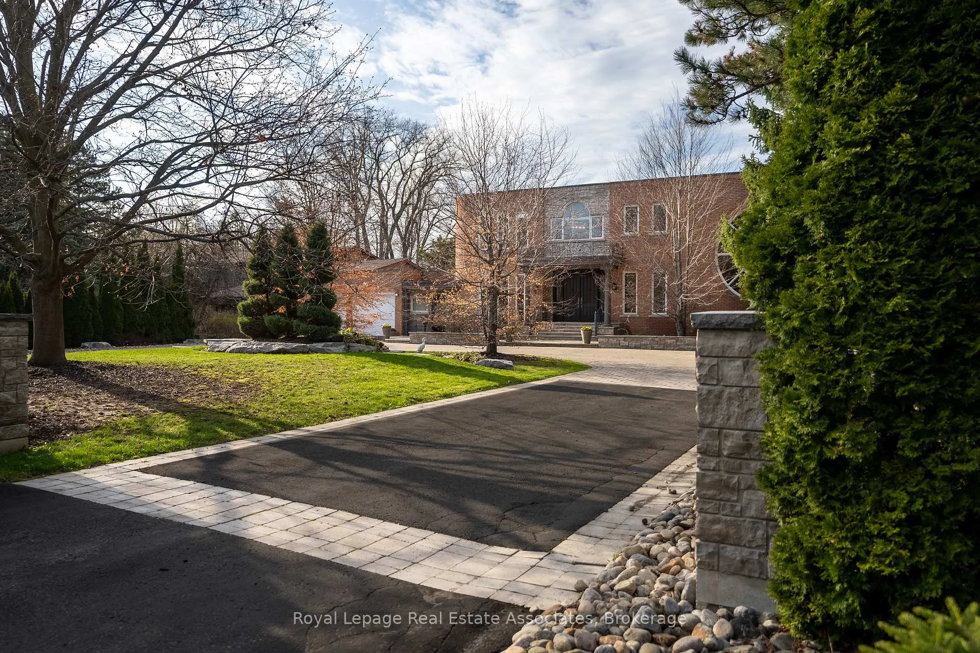 Photo 2 of 12 Westmount Park Road, Etobicoke, Humber Heights — HOMEH