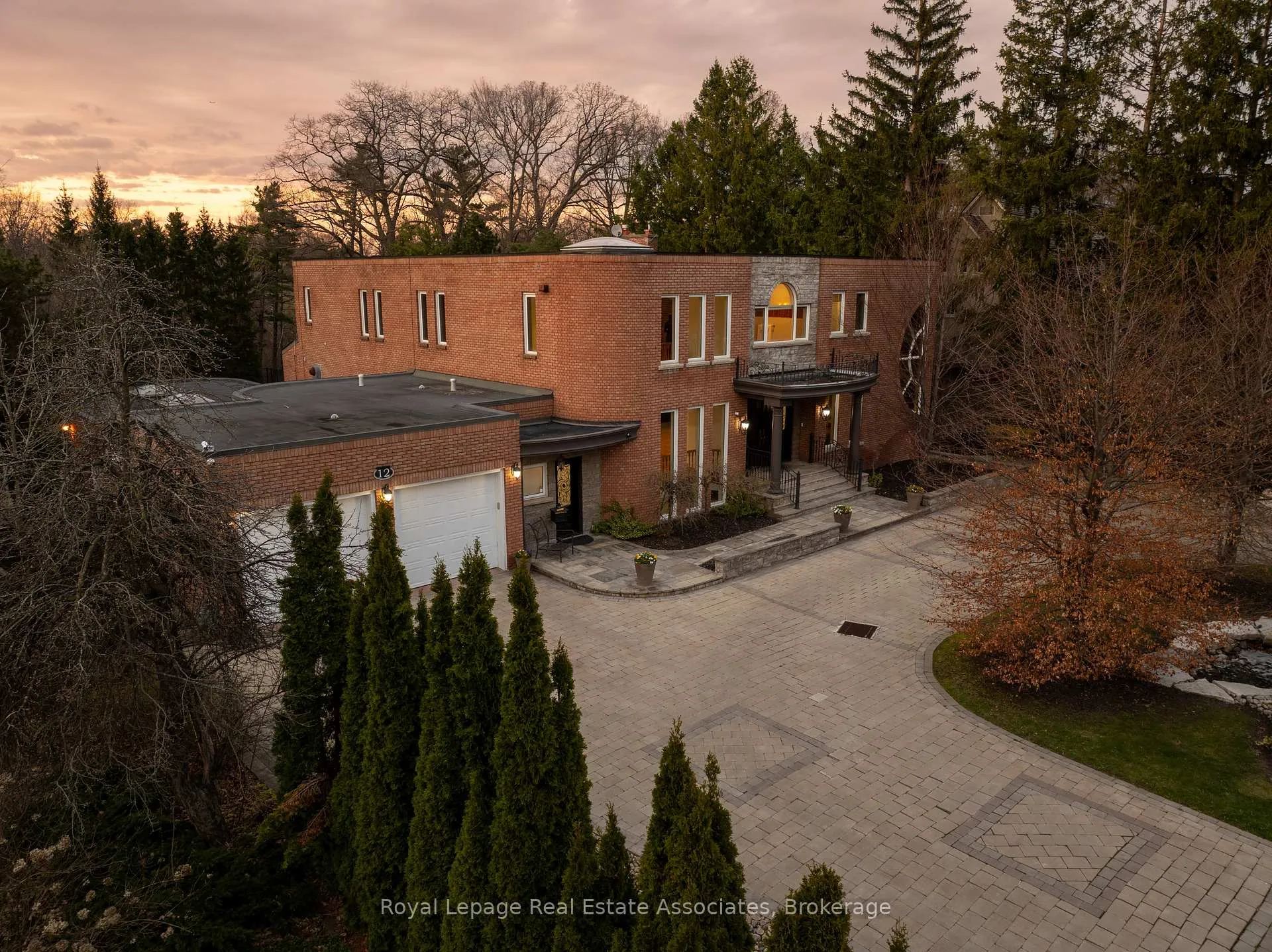 Photo 4 of 12 Westmount Park Road, Etobicoke, Humber Heights — HOMEH