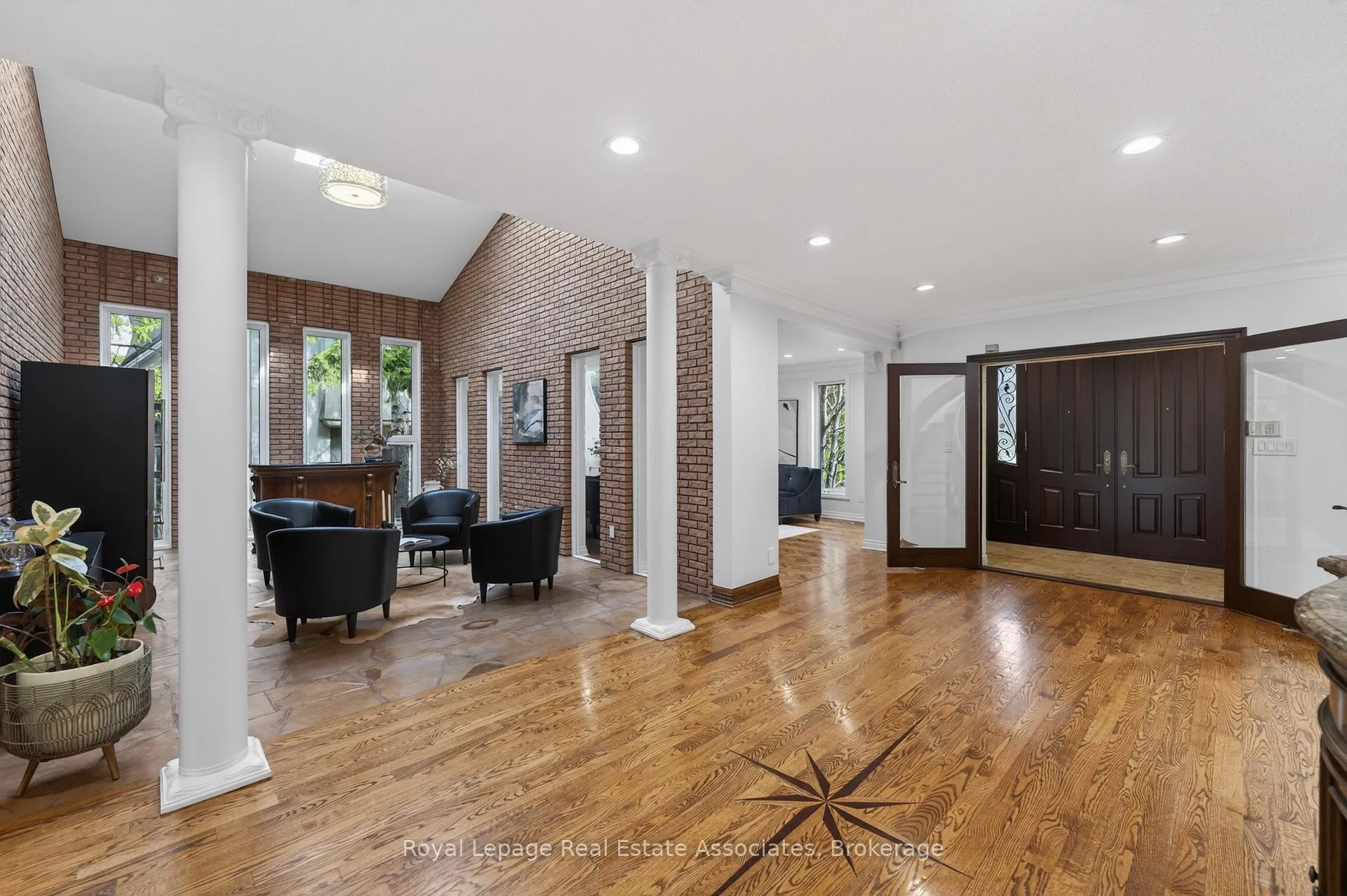 Photo 5 of 12 Westmount Park Road, Etobicoke, Humber Heights — HOMEH