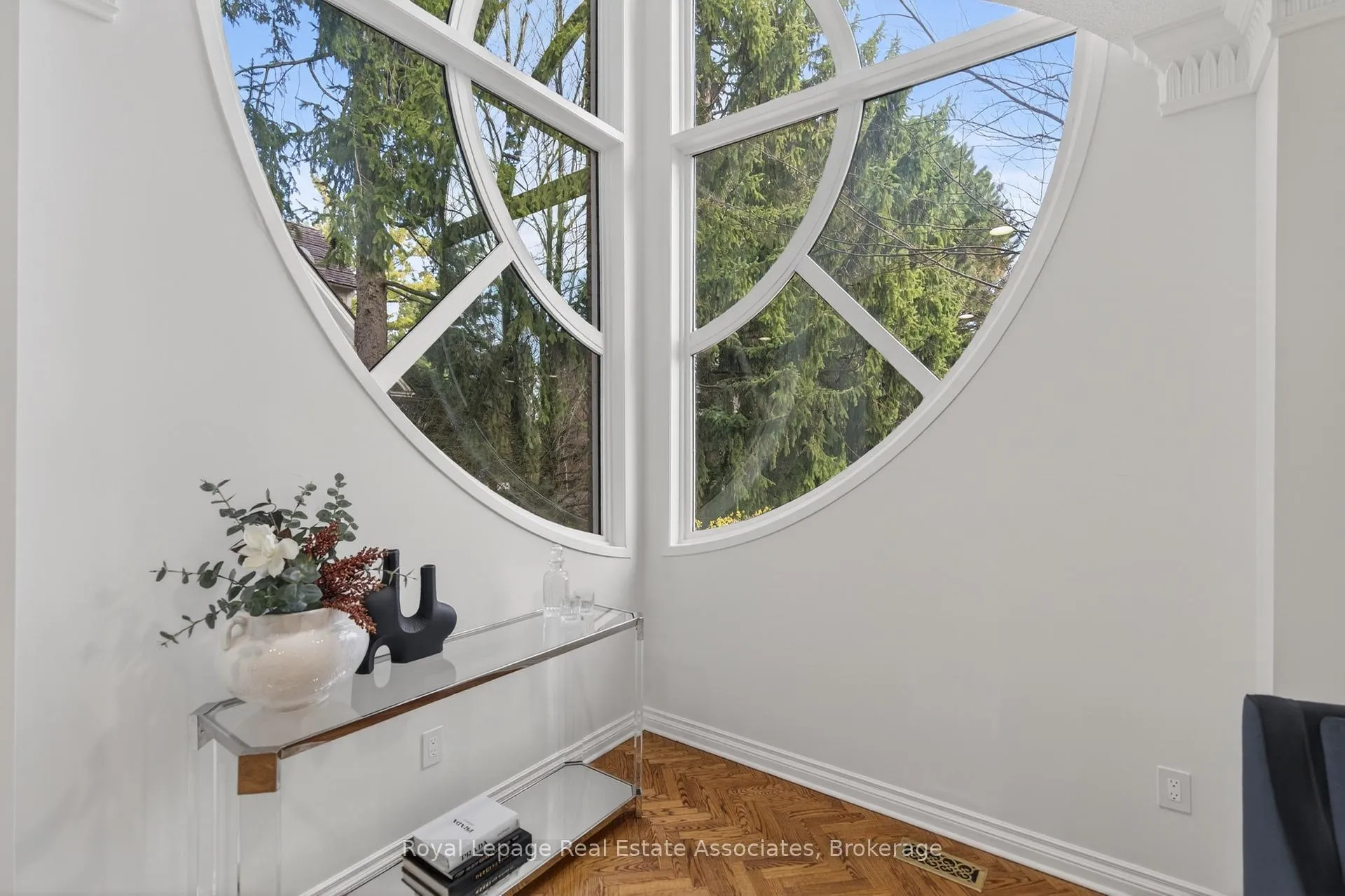 Photo 9 of 12 Westmount Park Road, Etobicoke, Humber Heights — HOMEH
