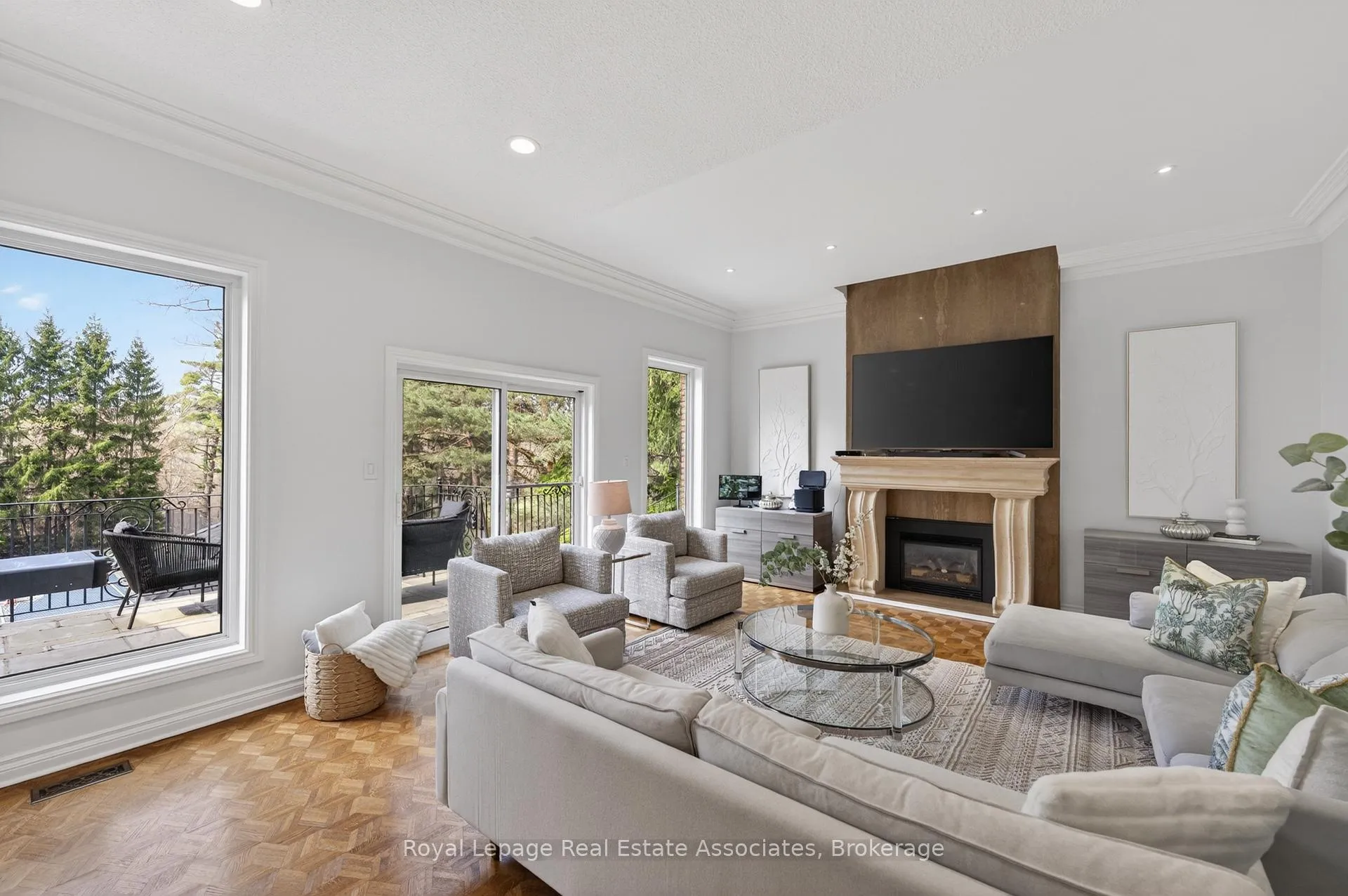 Photo 15 of 12 Westmount Park Road, Etobicoke, Humber Heights — HOMEH