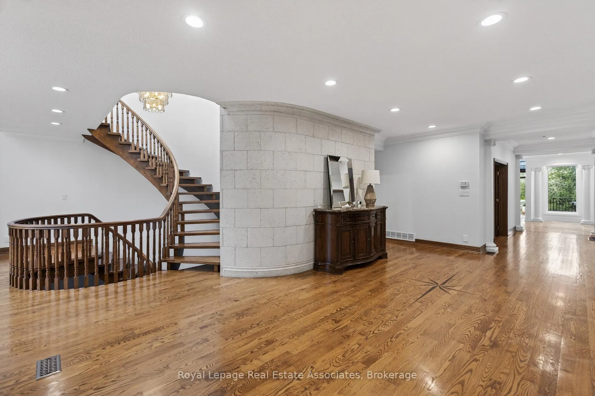 Photo 20 of 12 Westmount Park Road, Etobicoke, Humber Heights — HOMEH