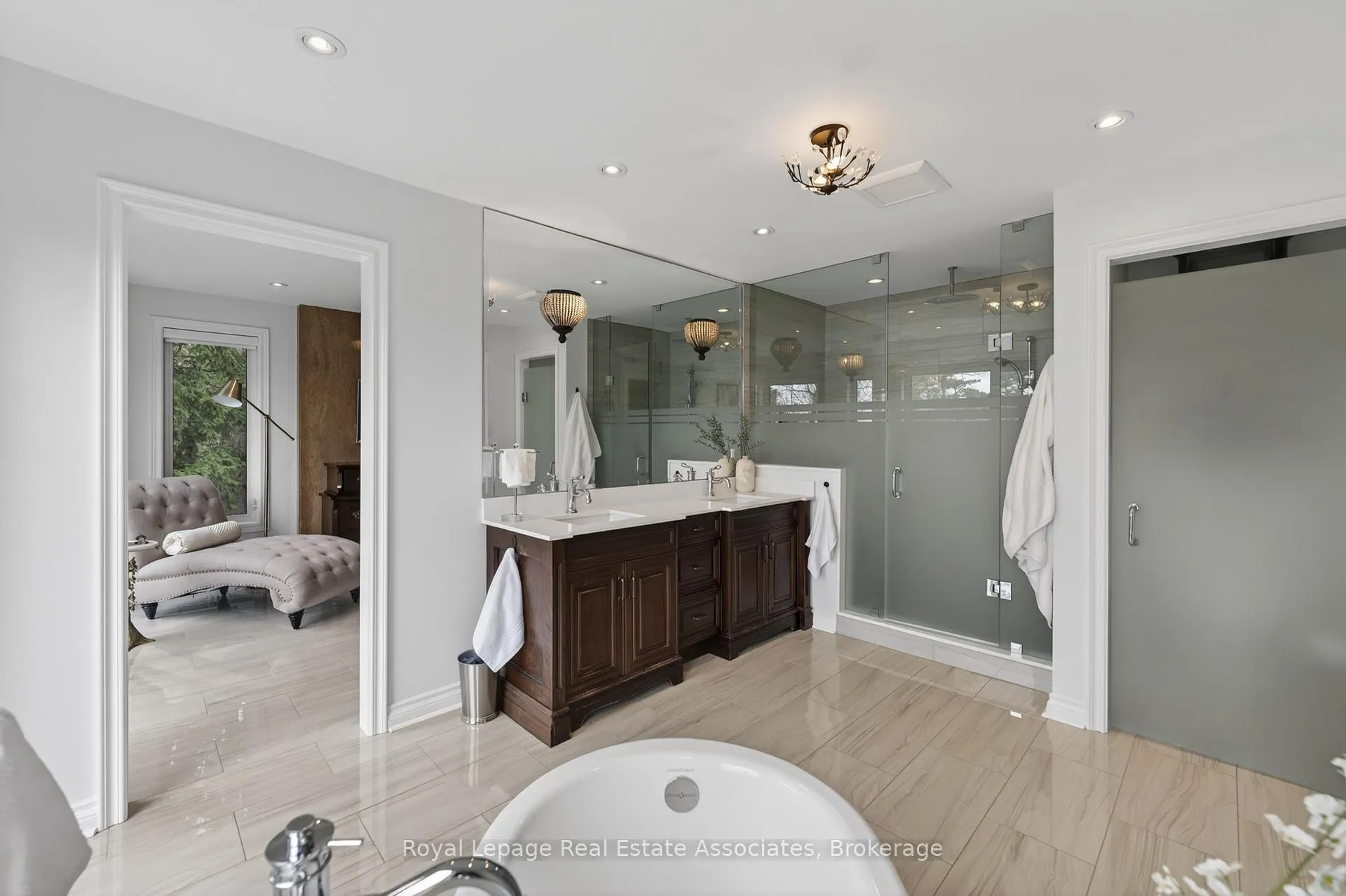 Photo 25 of 12 Westmount Park Road, Etobicoke, Humber Heights — HOMEH