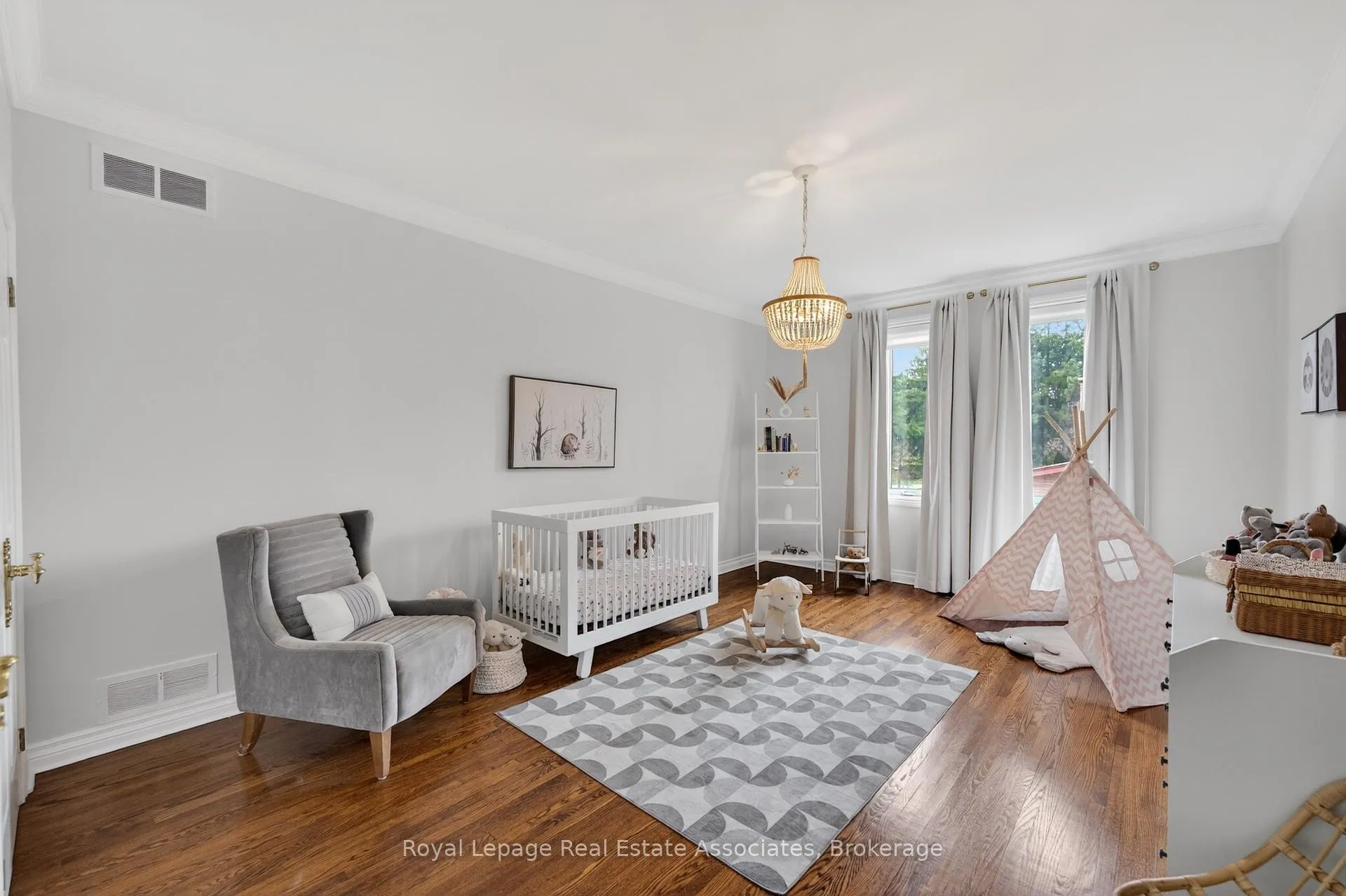 Photo 31 of 12 Westmount Park Road, Etobicoke, Humber Heights — HOMEH