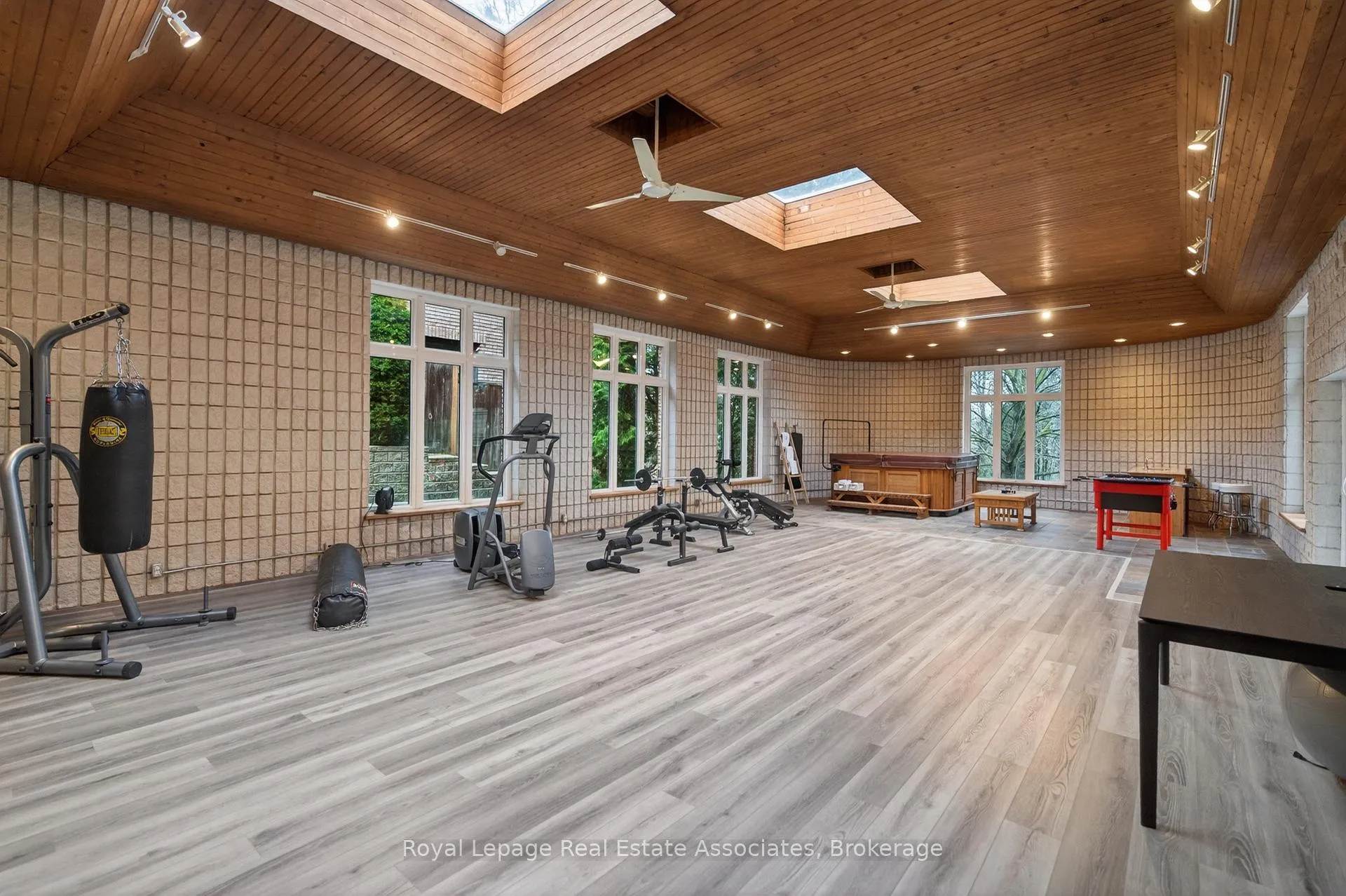 Photo 35 of 12 Westmount Park Road, Etobicoke, Humber Heights — HOMEH